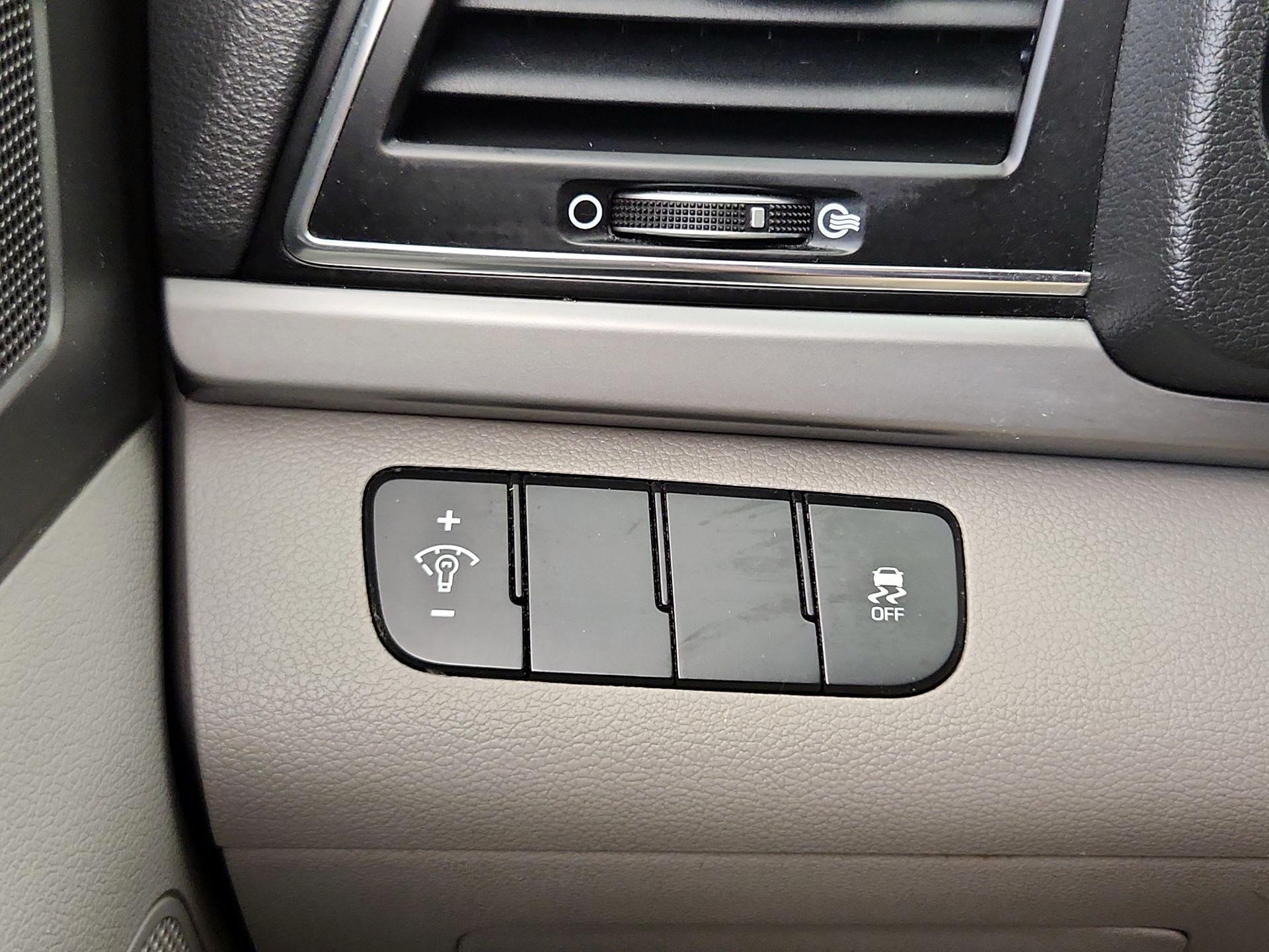 Thumbnail: 2017 Hyundai Elantra - 13