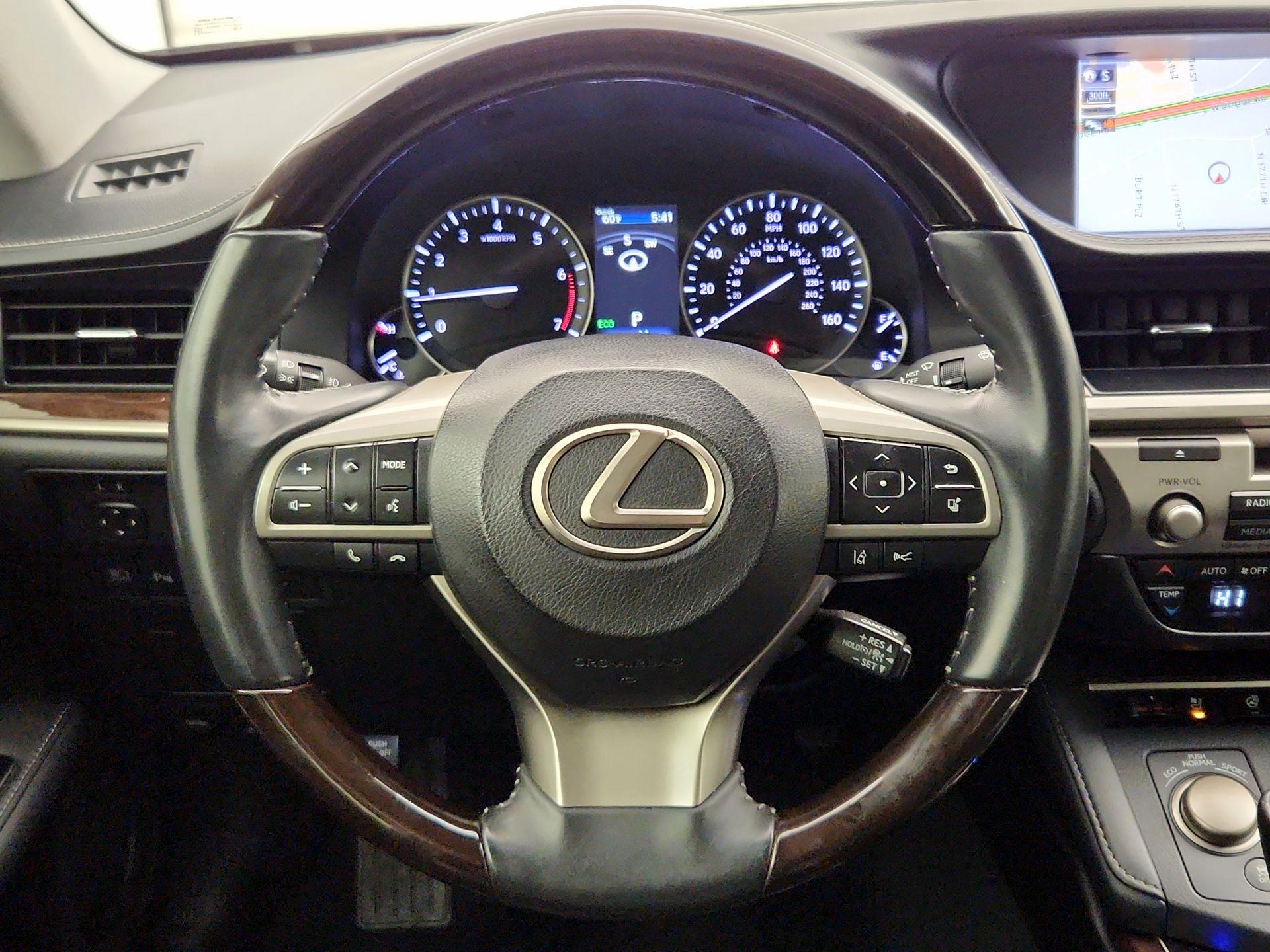 Thumbnail: 2018 Lexus ES - 10