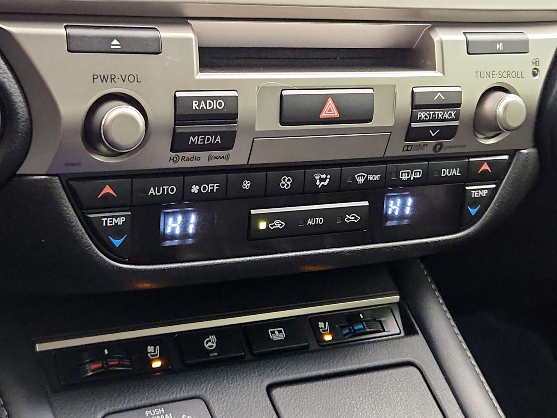 Thumbnail: 2018 Lexus ES - 17