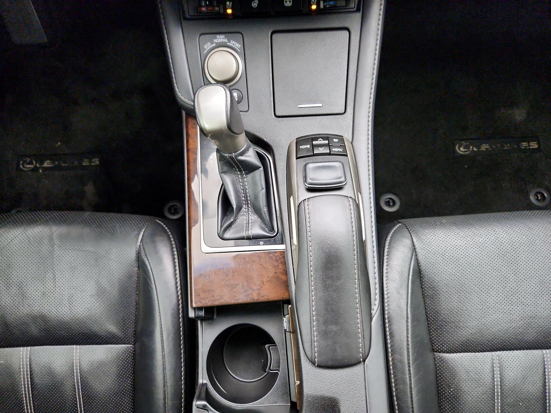 Thumbnail: 2018 Lexus ES - 18