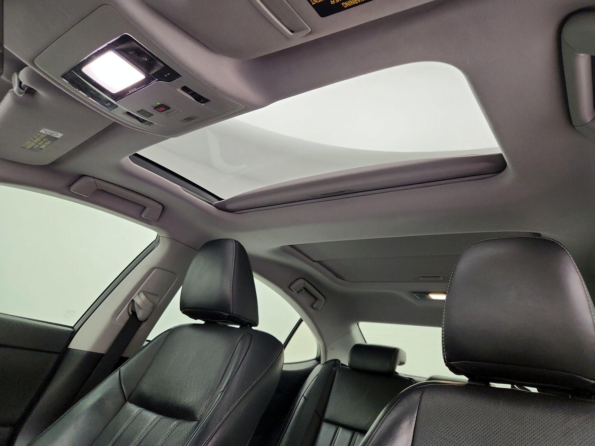 Thumbnail: 2018 Lexus ES - 20