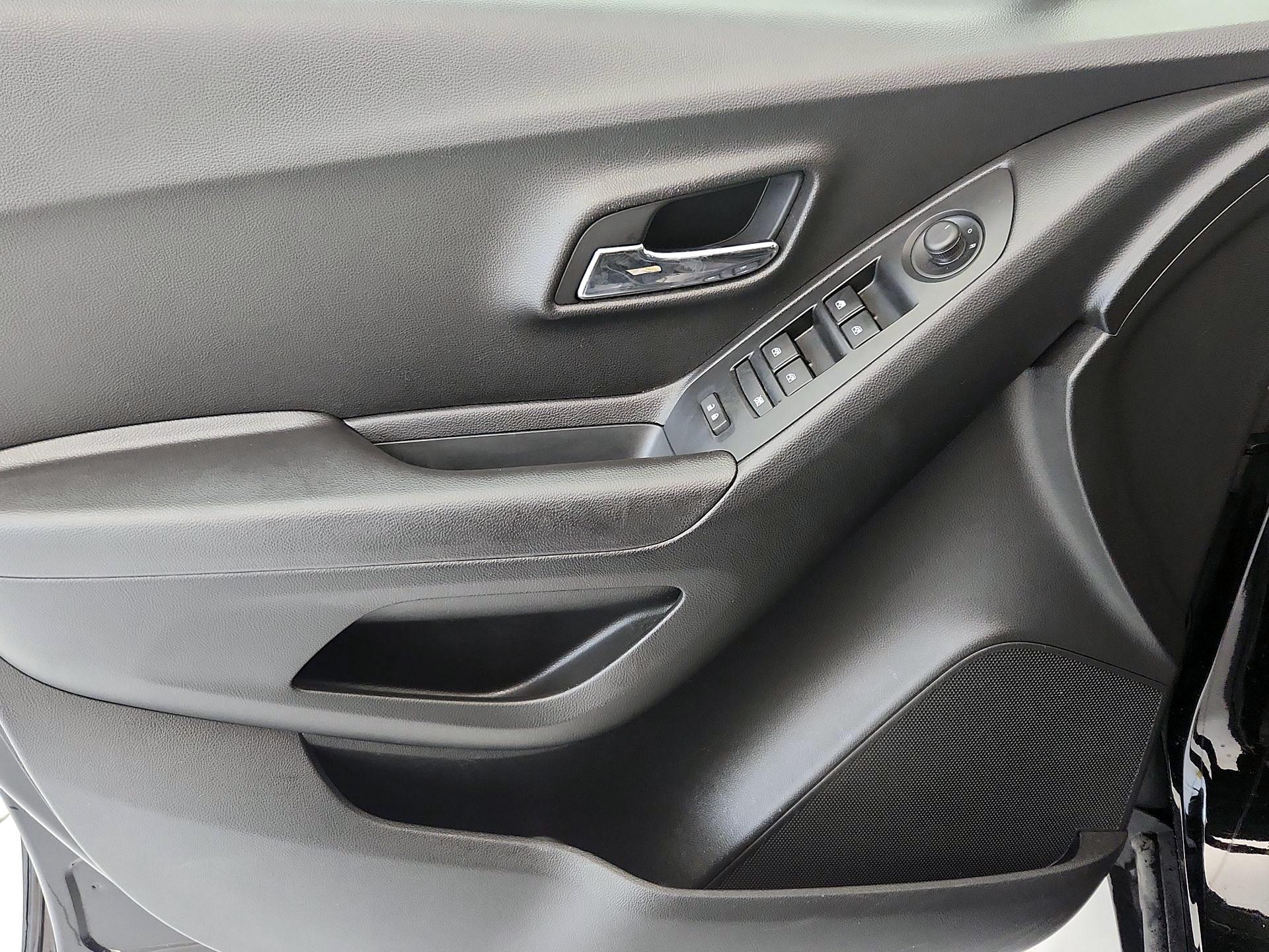 Thumbnail: 2019 Chevrolet Trax - 12