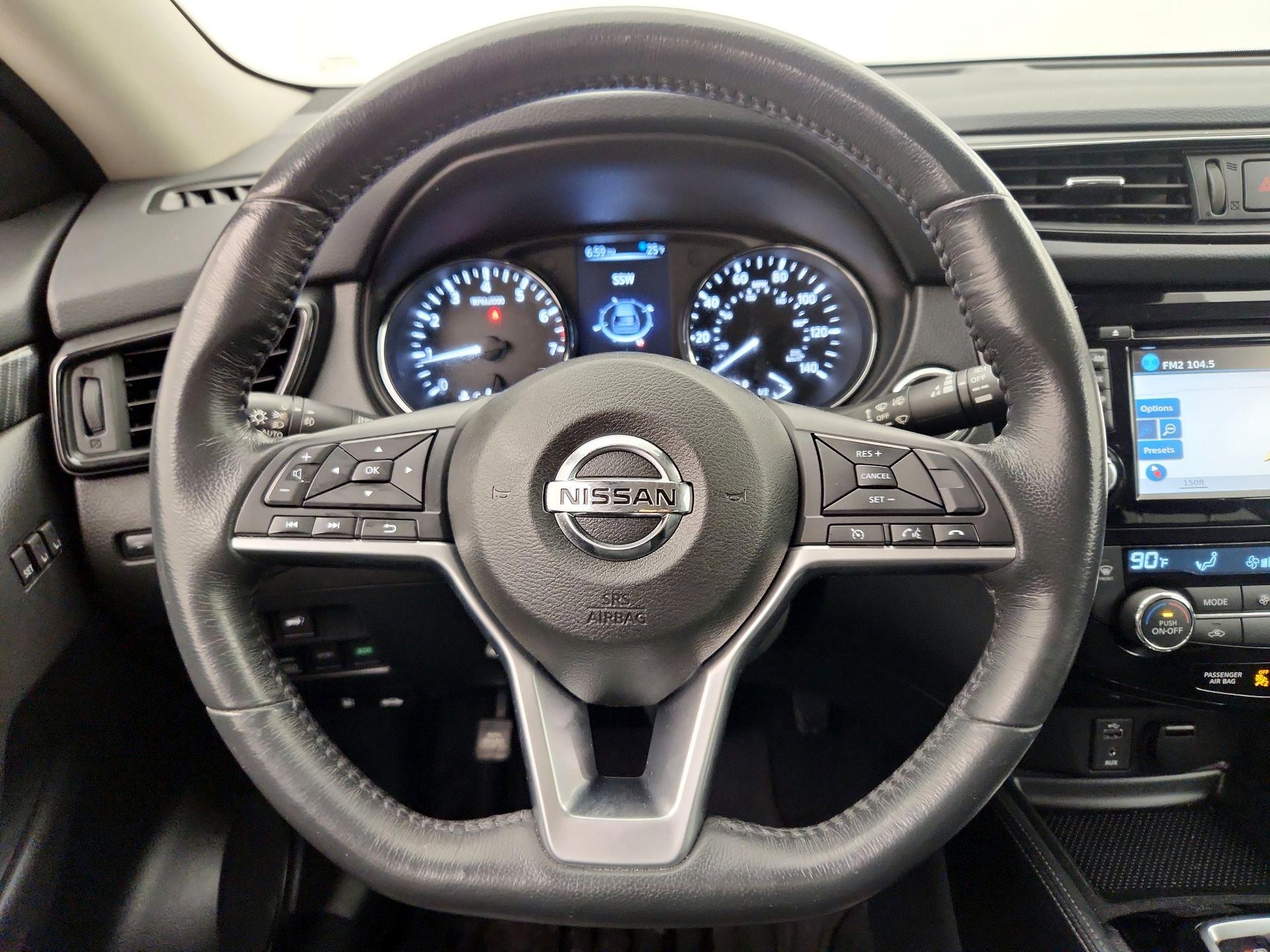 Thumbnail: 2017 Nissan Rogue - 10