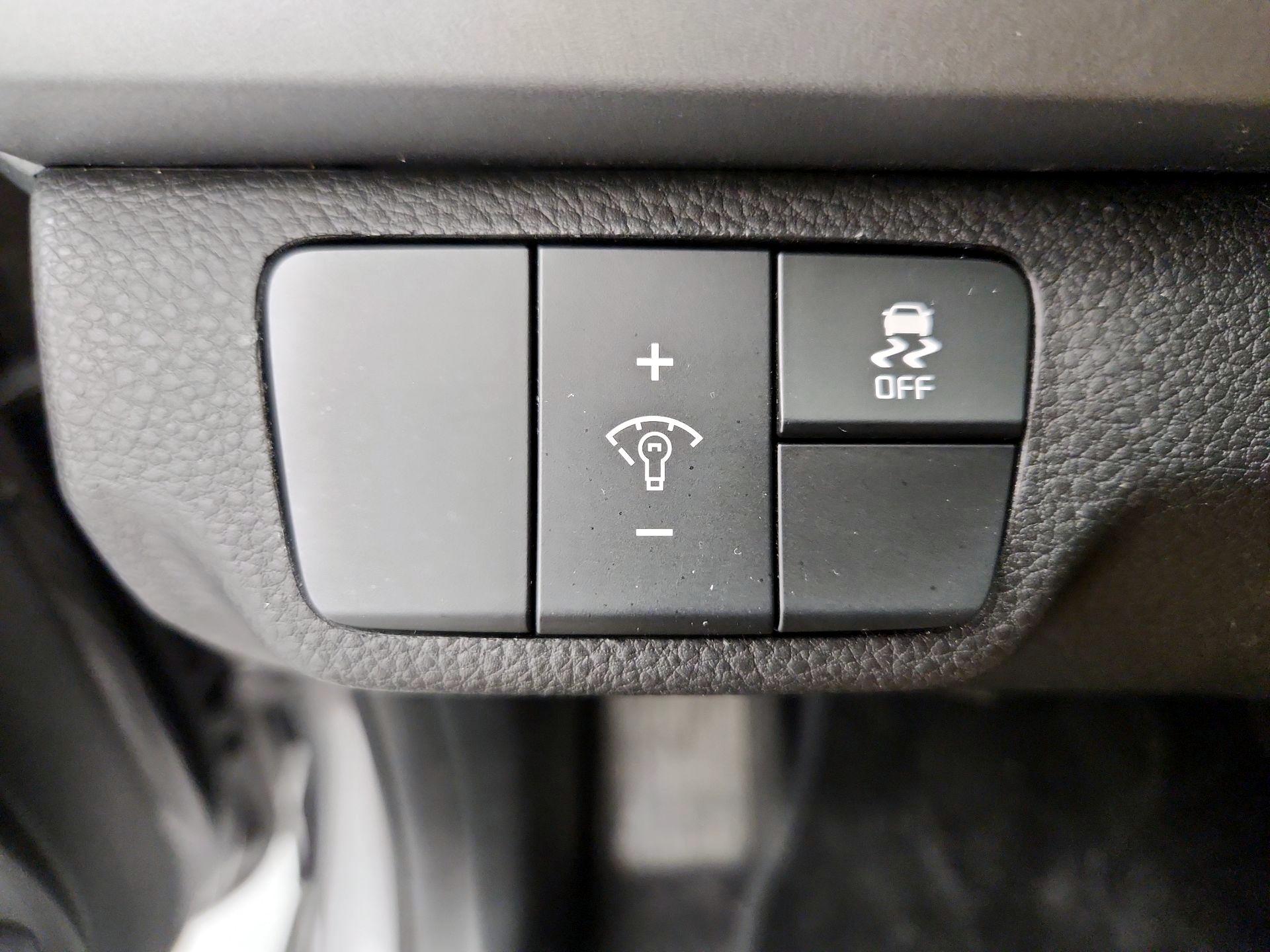 Thumbnail: 2023 Kia Rio - 13