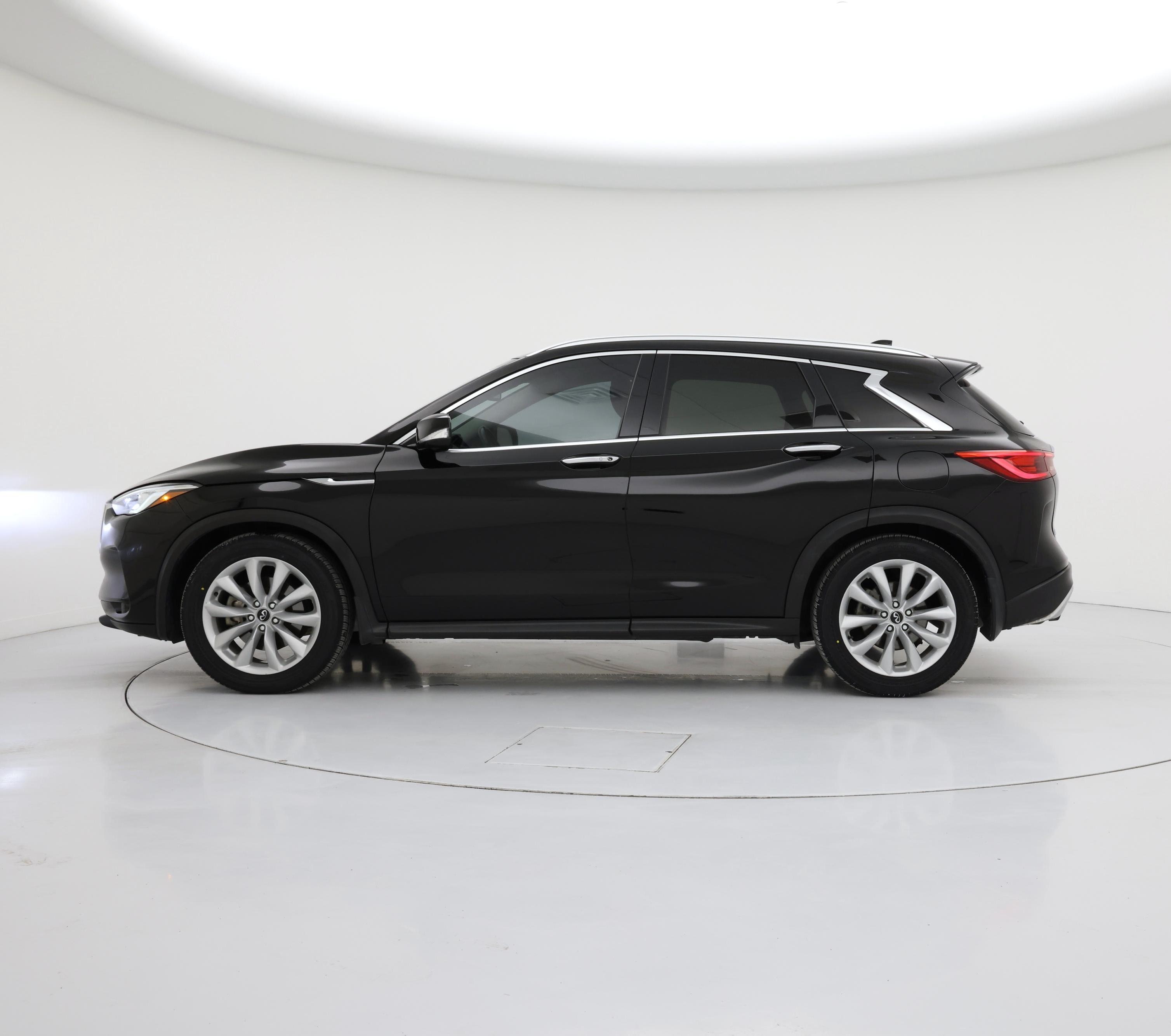 Thumbnail: 2019 INFINITI QX50 - 3