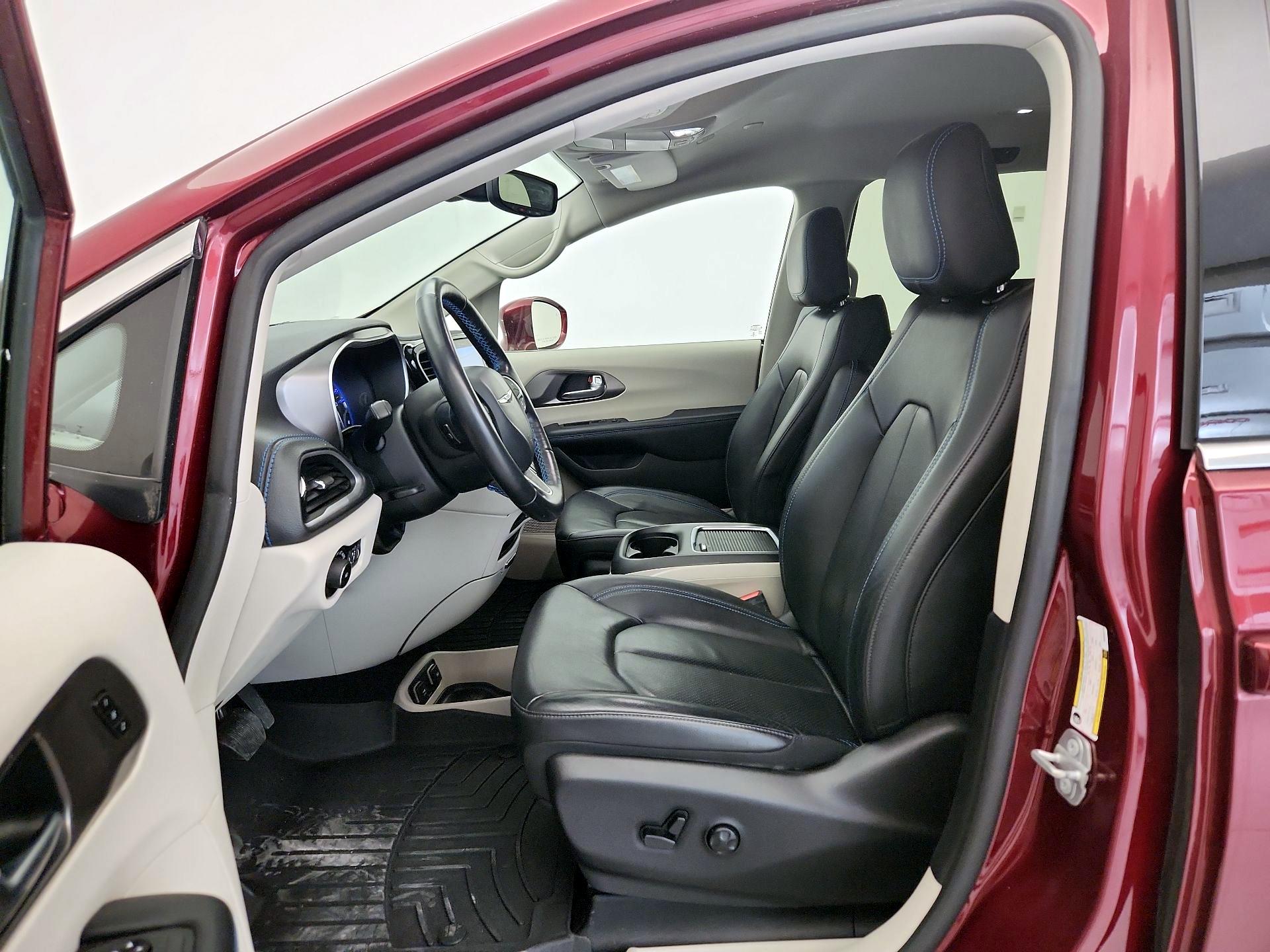 Thumbnail: 2021 Chrysler Pacifica - 11