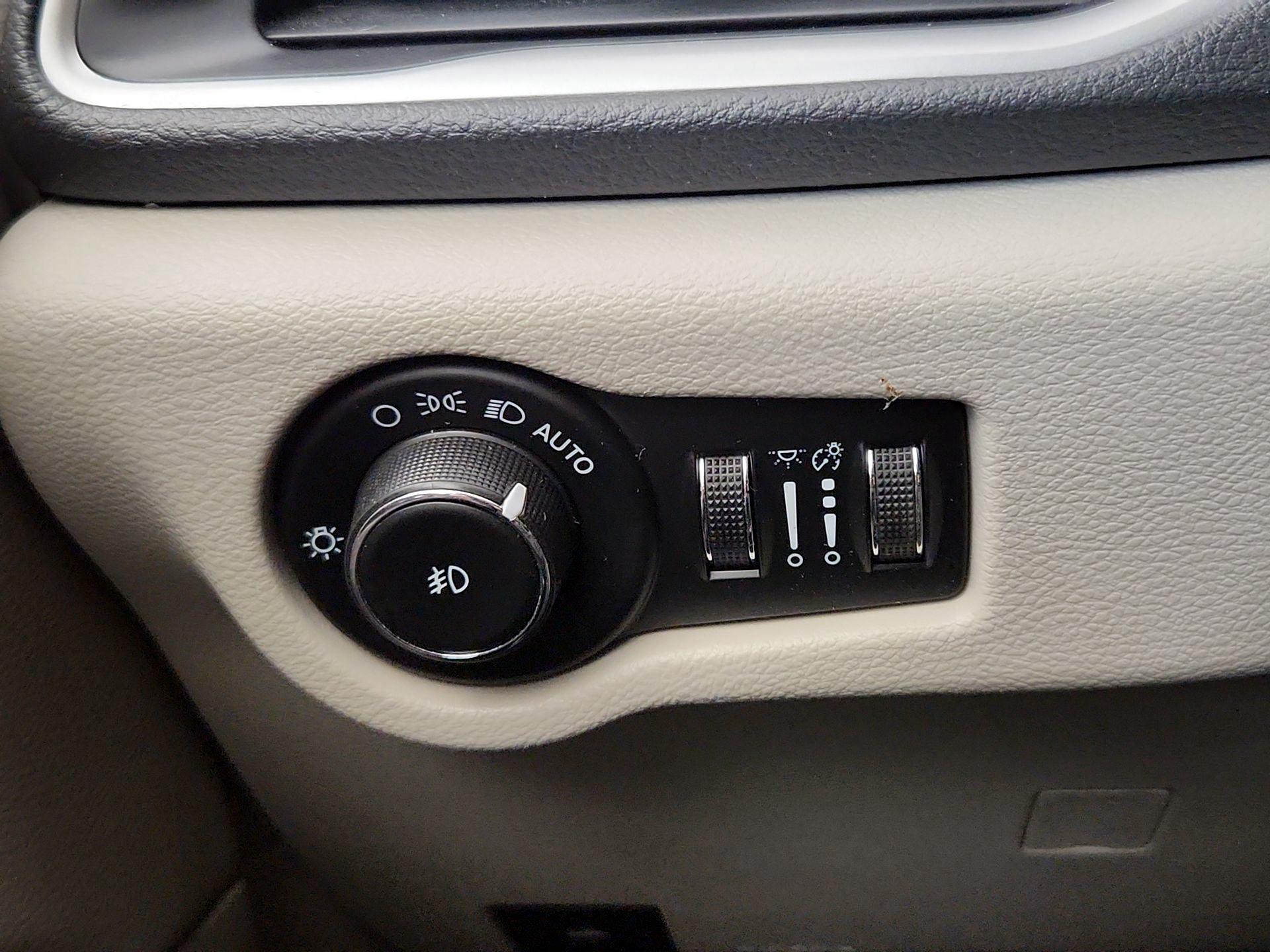 Thumbnail: 2021 Chrysler Pacifica - 13