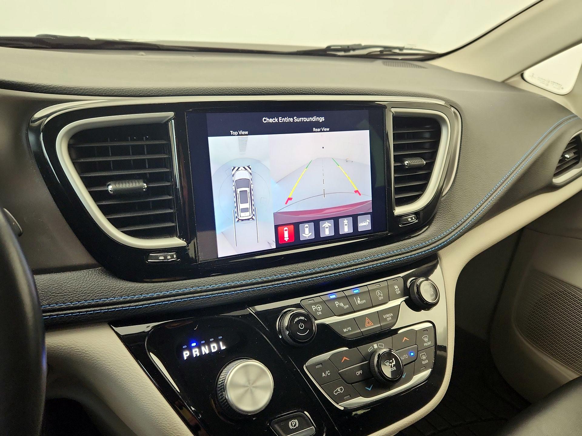 Thumbnail: 2021 Chrysler Pacifica - 15