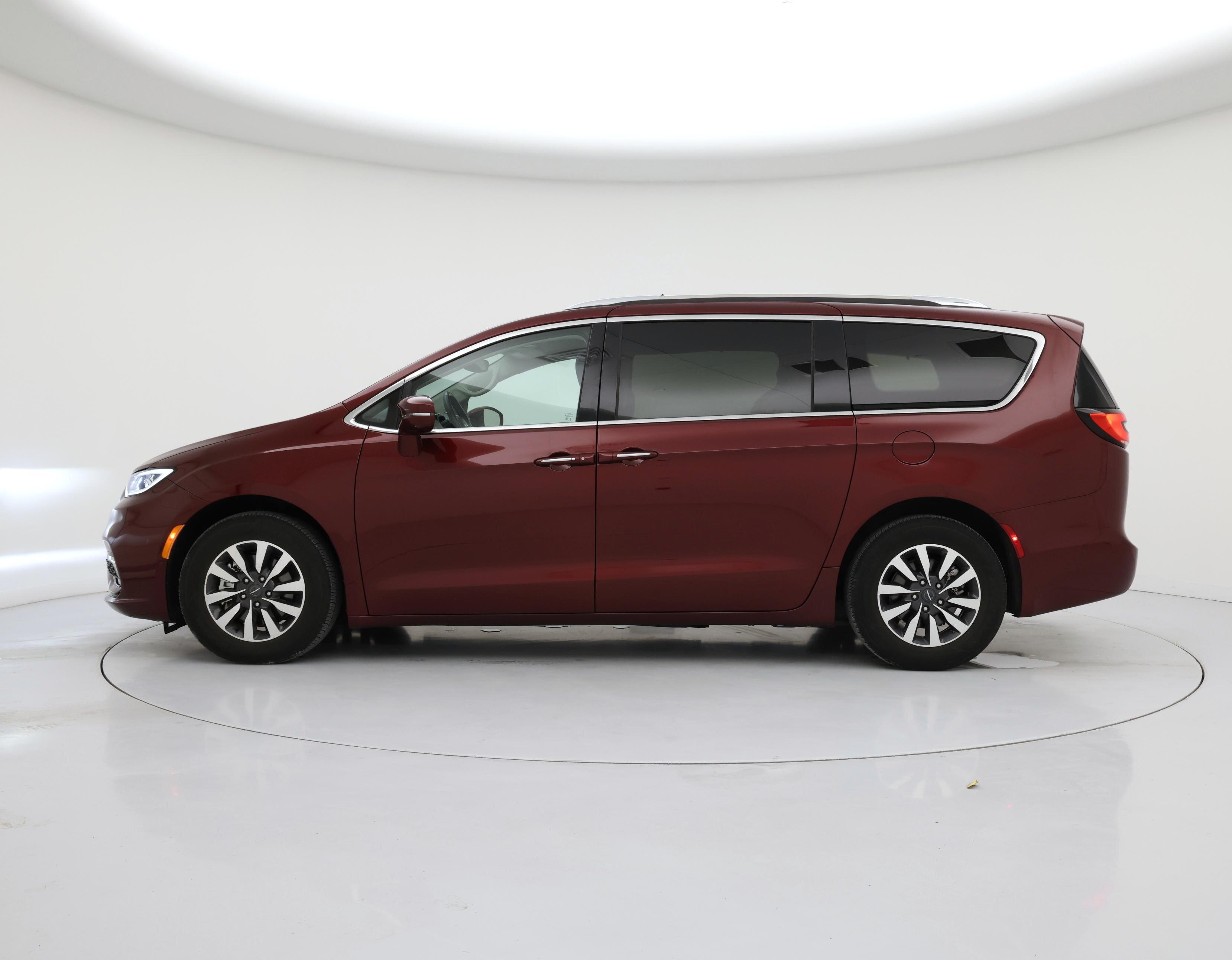 Thumbnail: 2021 Chrysler Pacifica - 3
