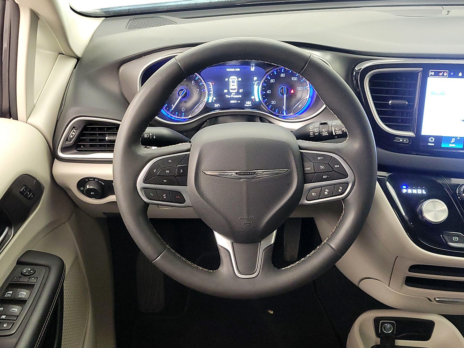 Thumbnail: 2023 Chrysler Pacifica - 10