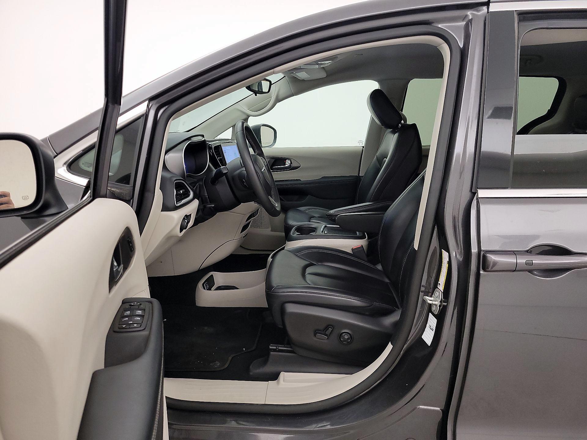 Thumbnail: 2023 Chrysler Pacifica - 11