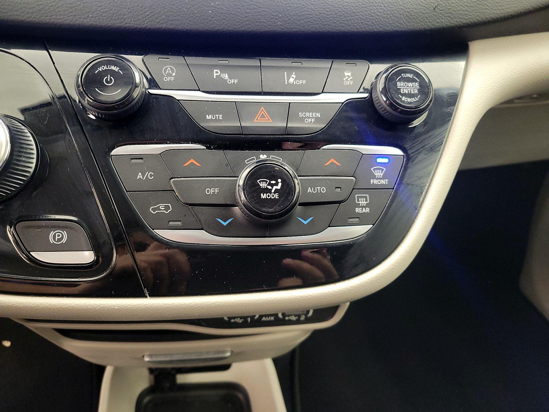 Thumbnail: 2023 Chrysler Pacifica - 16