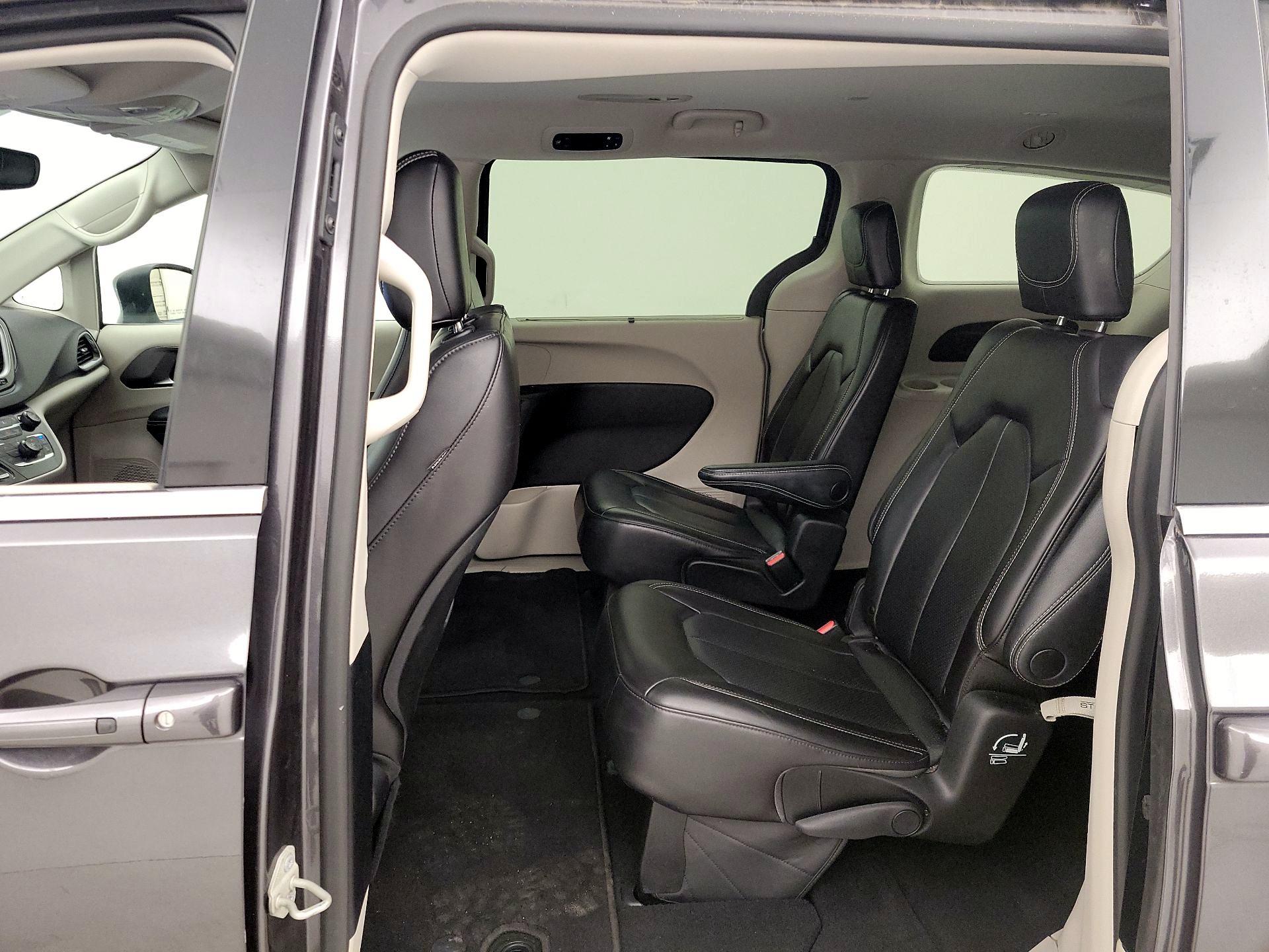 Thumbnail: 2023 Chrysler Pacifica - 19