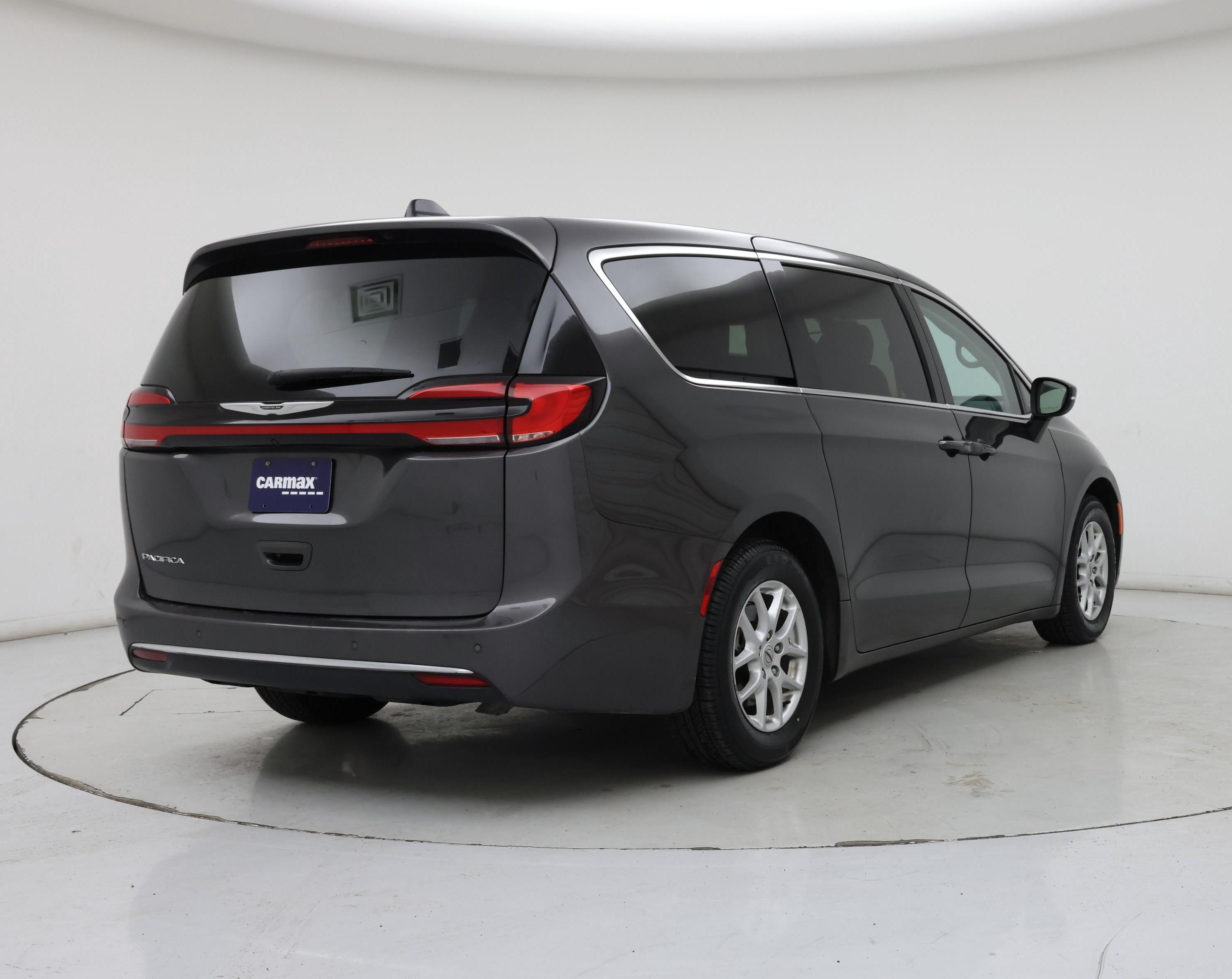 Thumbnail: 2023 Chrysler Pacifica - 8