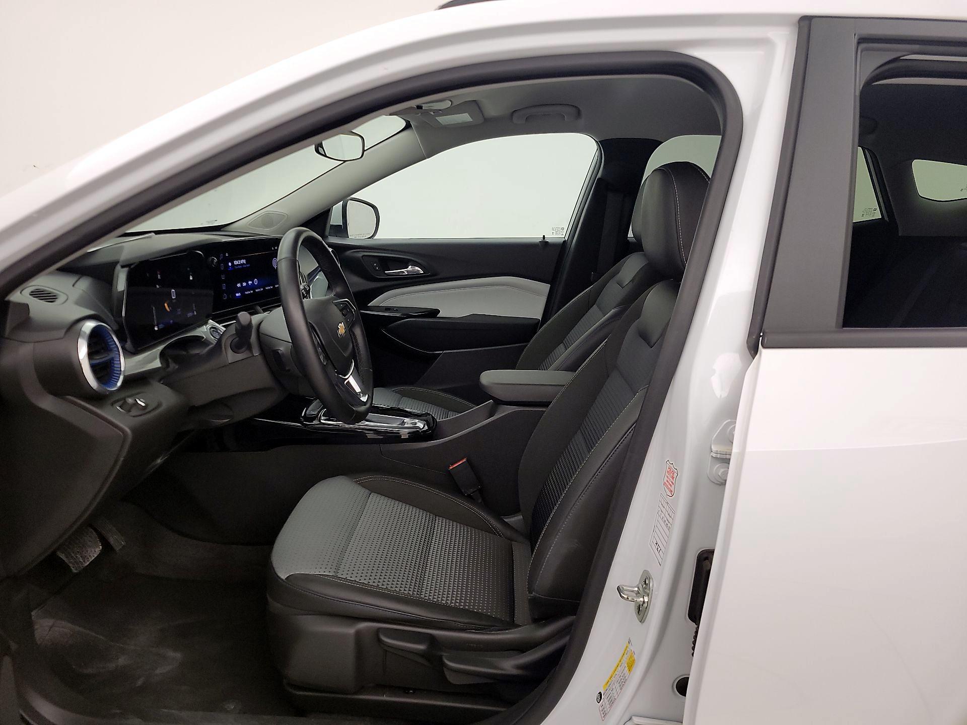 Thumbnail: 2025 Chevrolet Trax - 11