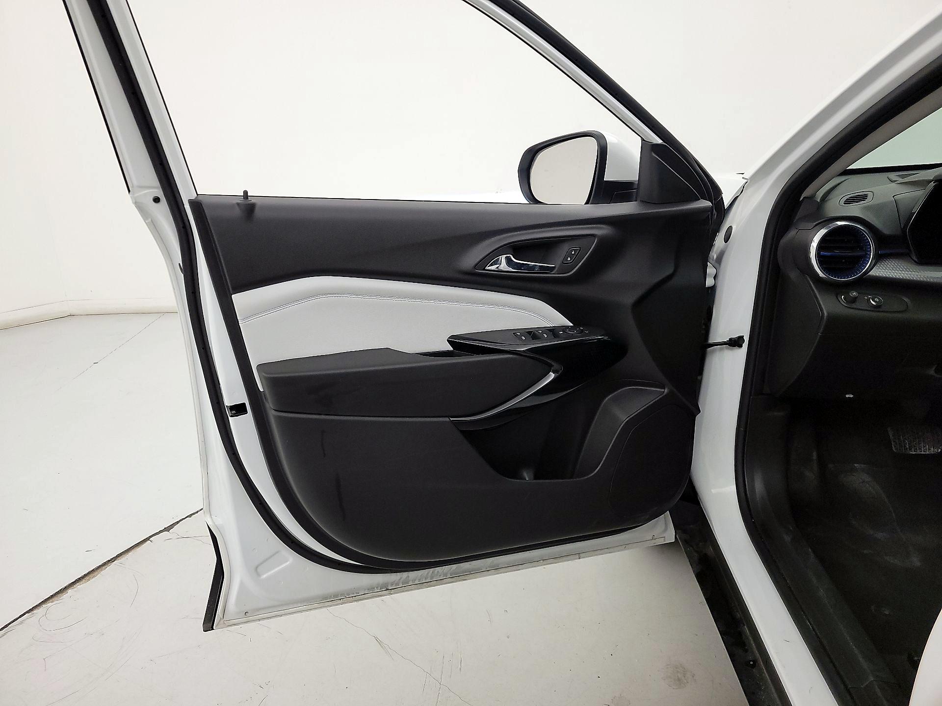 Thumbnail: 2025 Chevrolet Trax - 12