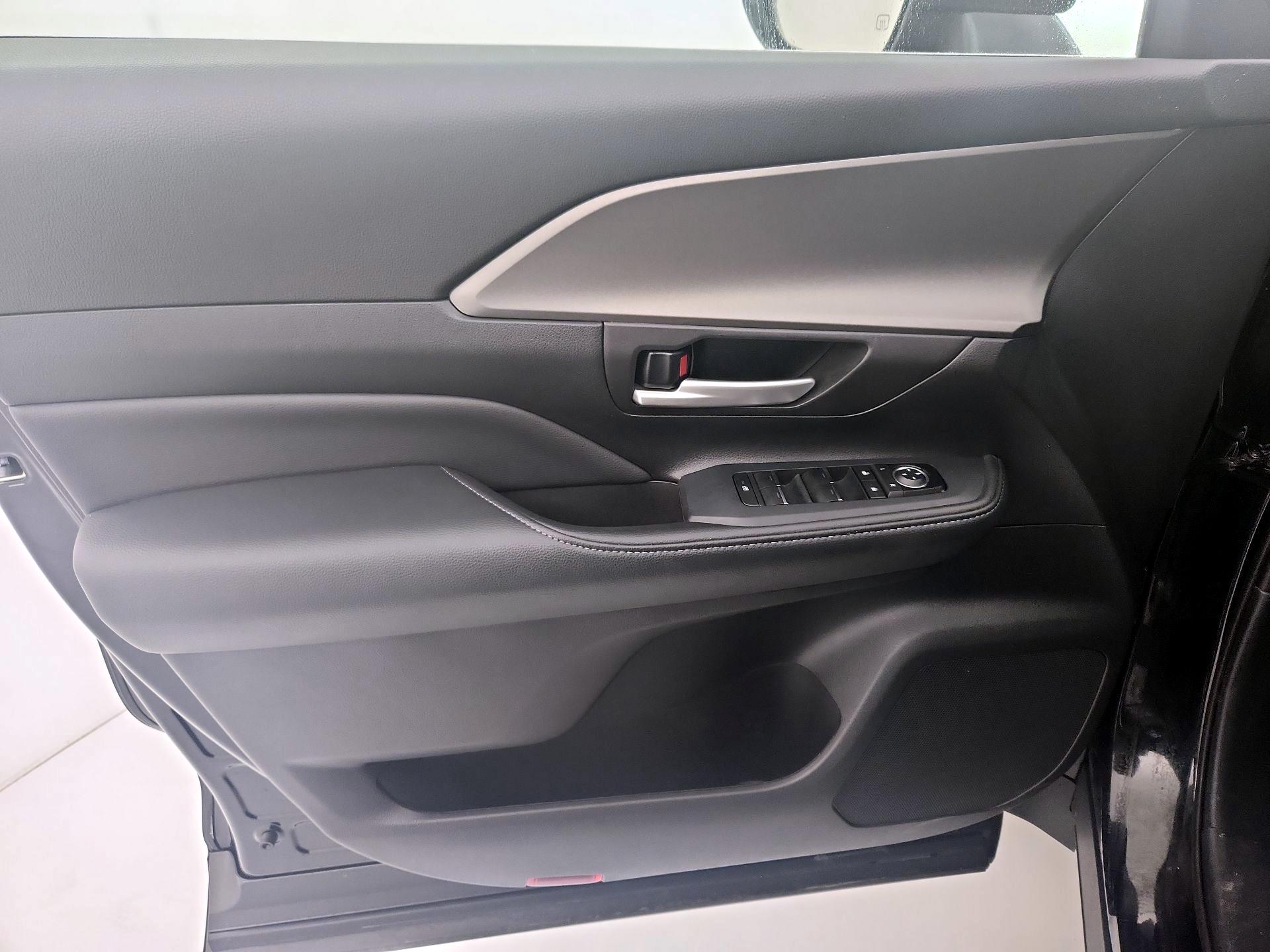 Thumbnail: 2025 Toyota Grand Highlander - 12