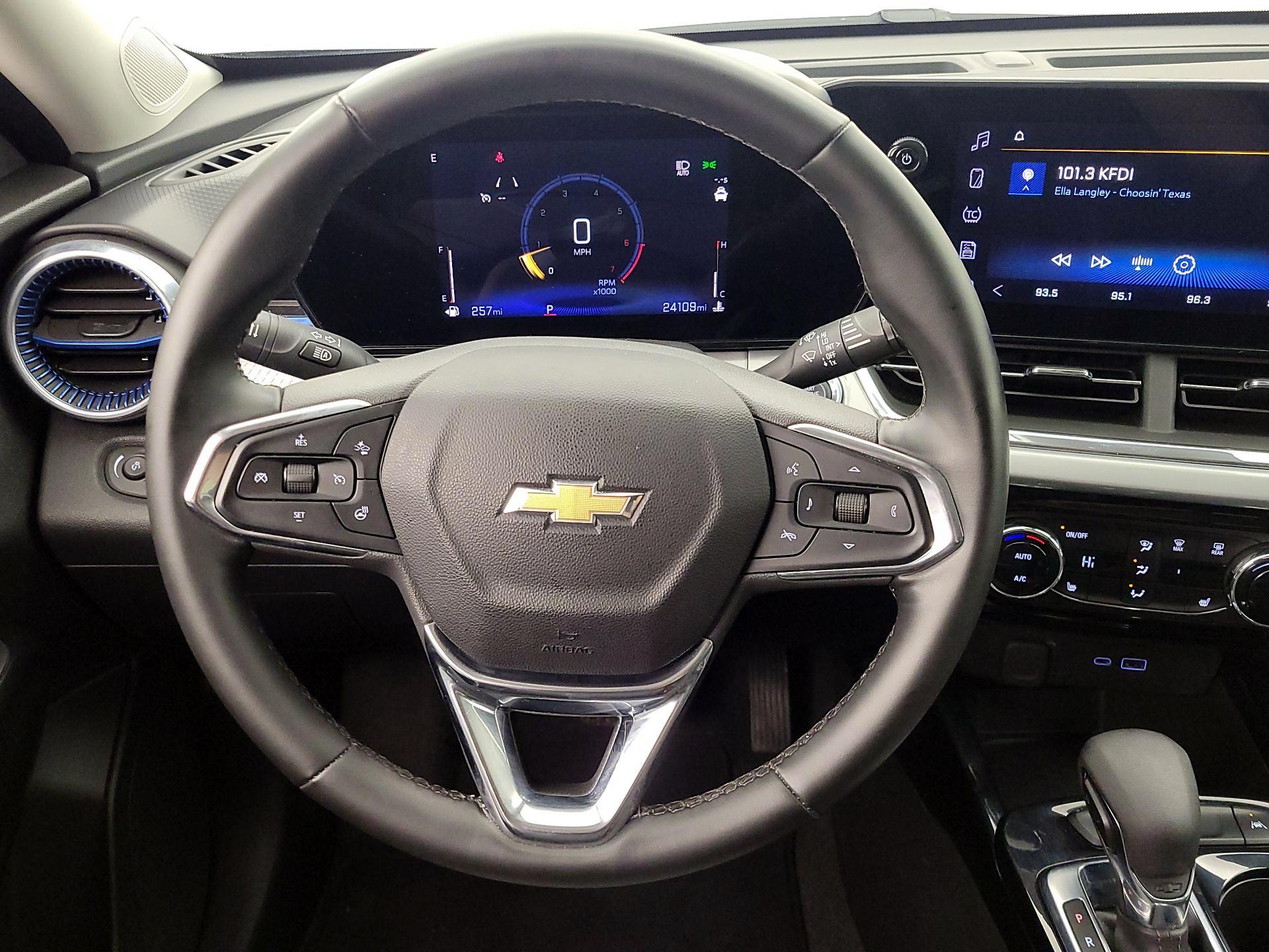 Thumbnail: 2025 Chevrolet Trax - 10