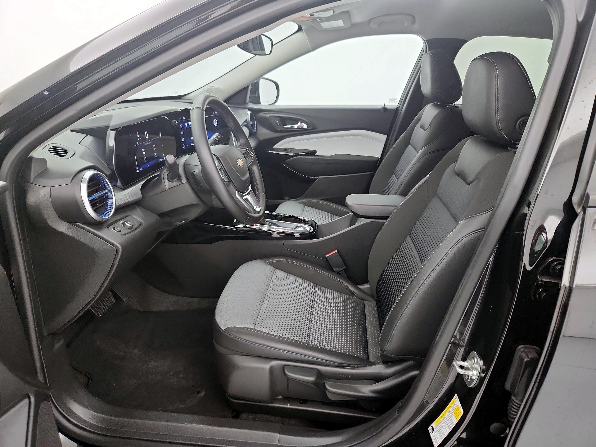 Thumbnail: 2025 Chevrolet Trax - 11