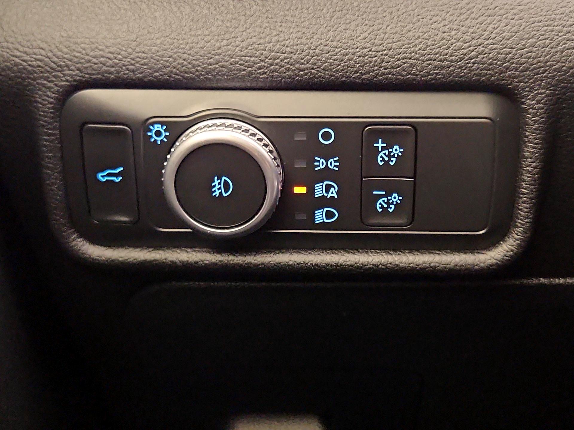 Thumbnail: 2021 Ford Explorer - 13