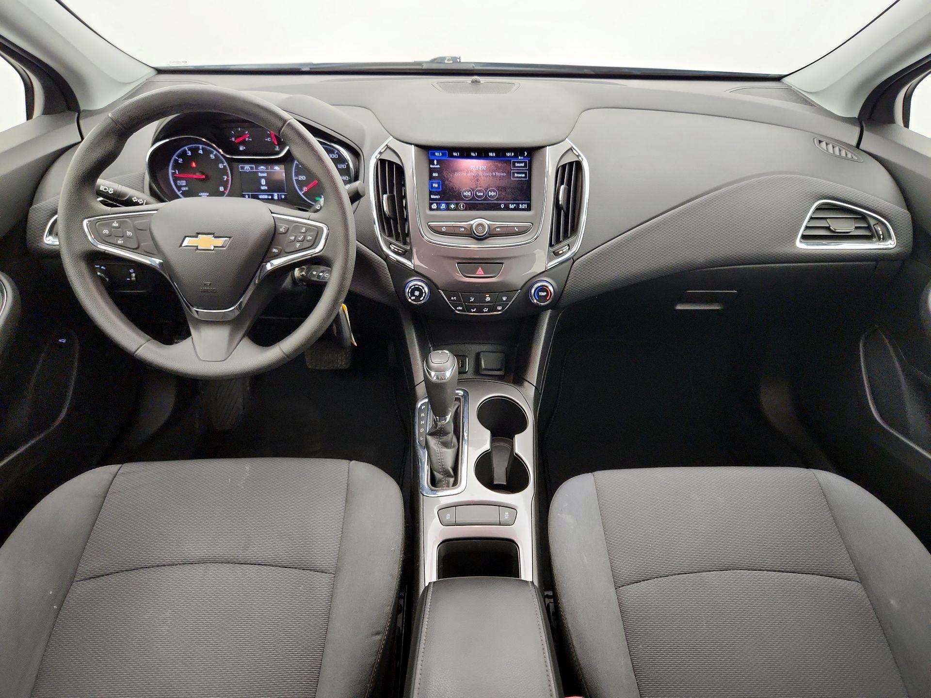 Thumbnail: 2019 Chevrolet Cruze - 9