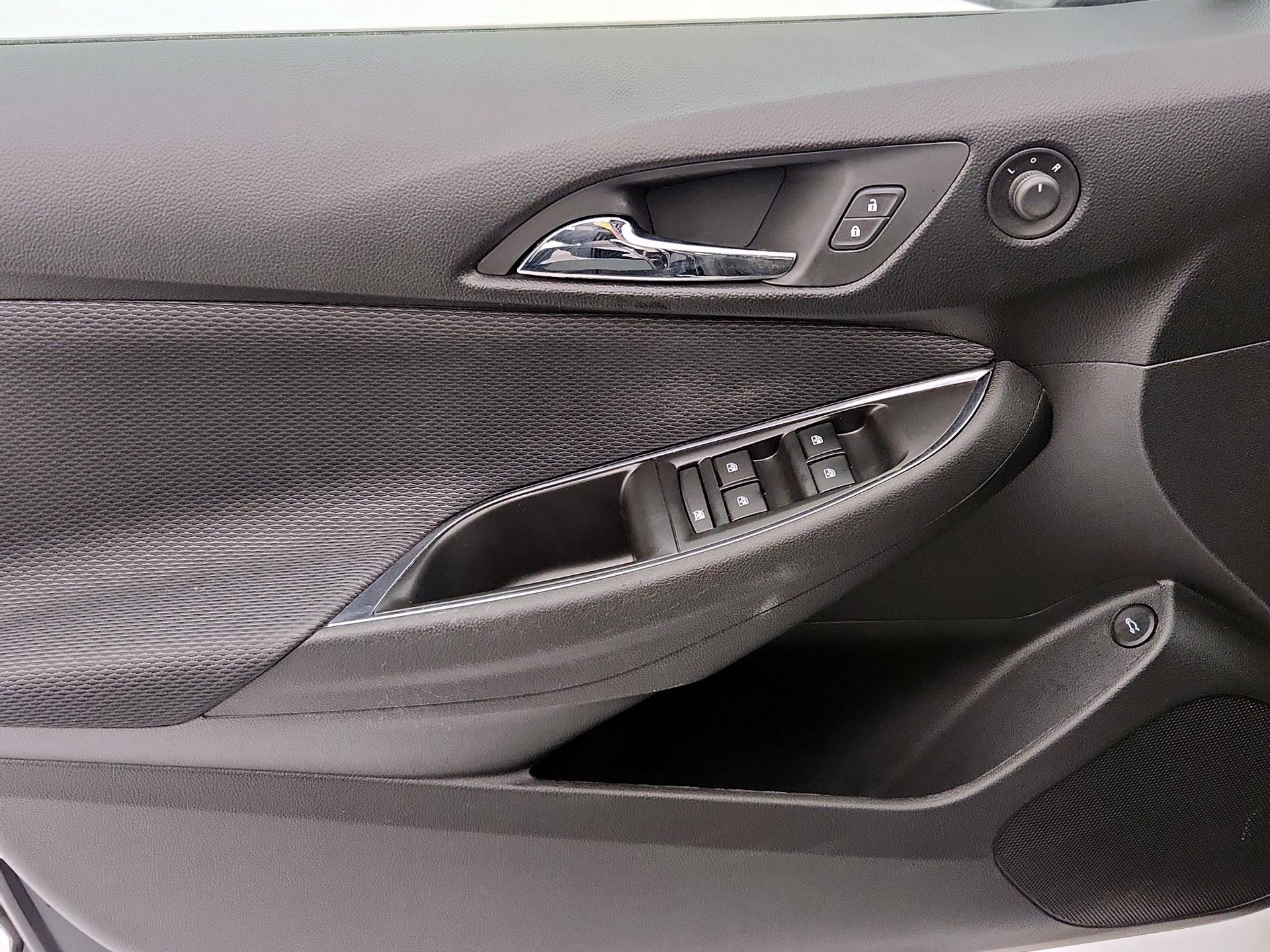 Thumbnail: 2019 Chevrolet Cruze - 12