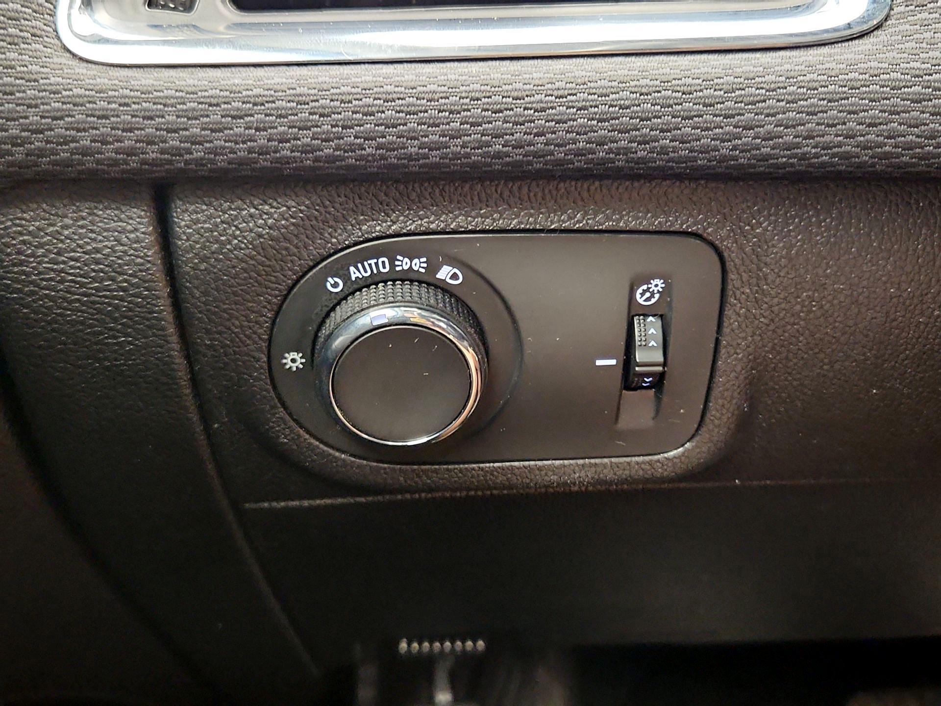 Thumbnail: 2019 Chevrolet Cruze - 13