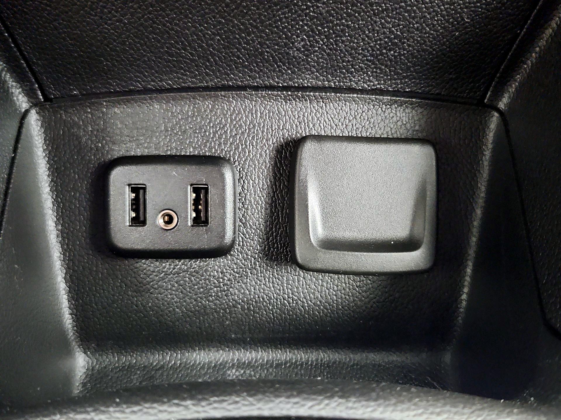 Thumbnail: 2019 Chevrolet Cruze - 18