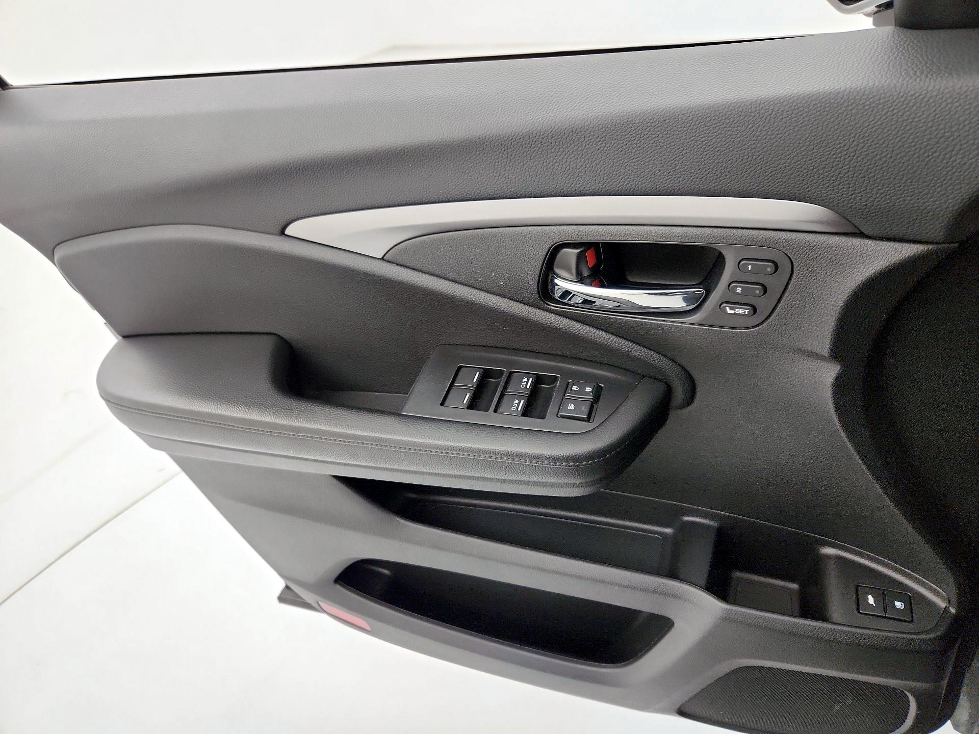 Thumbnail: 2019 Honda Pilot - 12