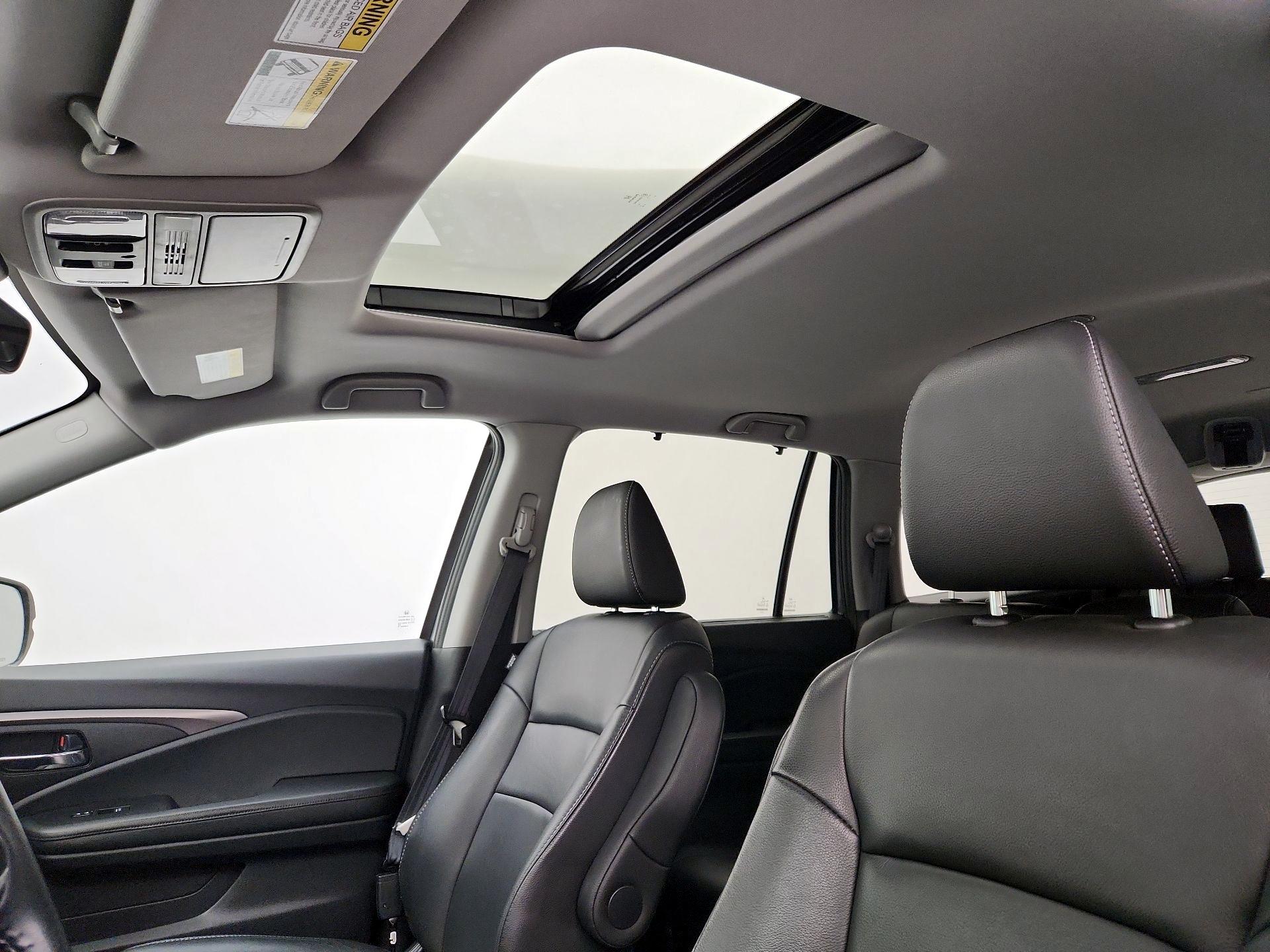 Thumbnail: 2019 Honda Pilot - 19