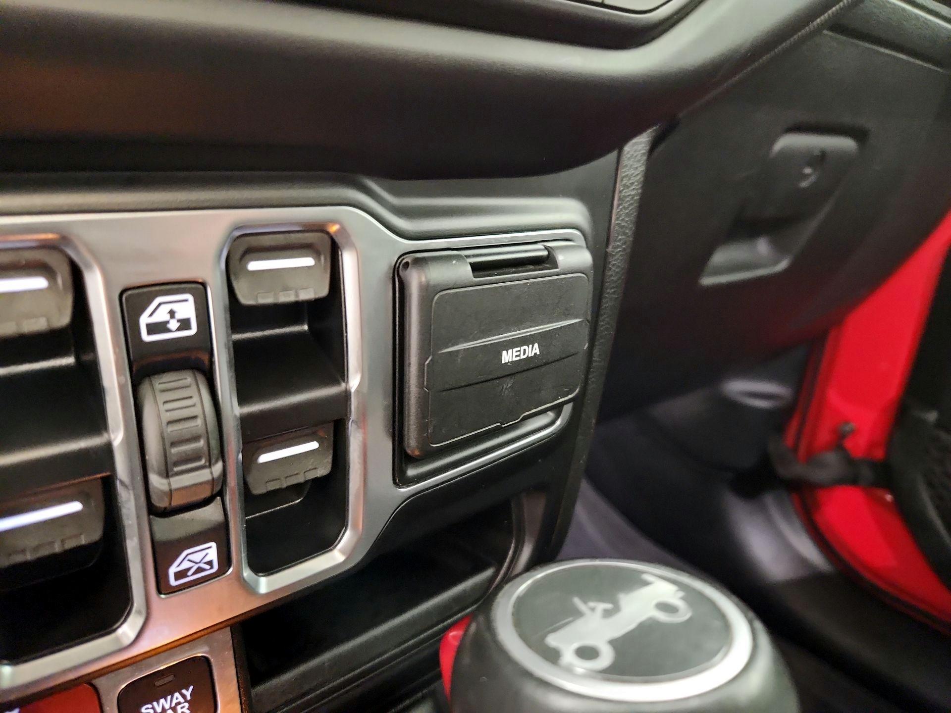 Thumbnail: 2020 Jeep Wrangler - 19