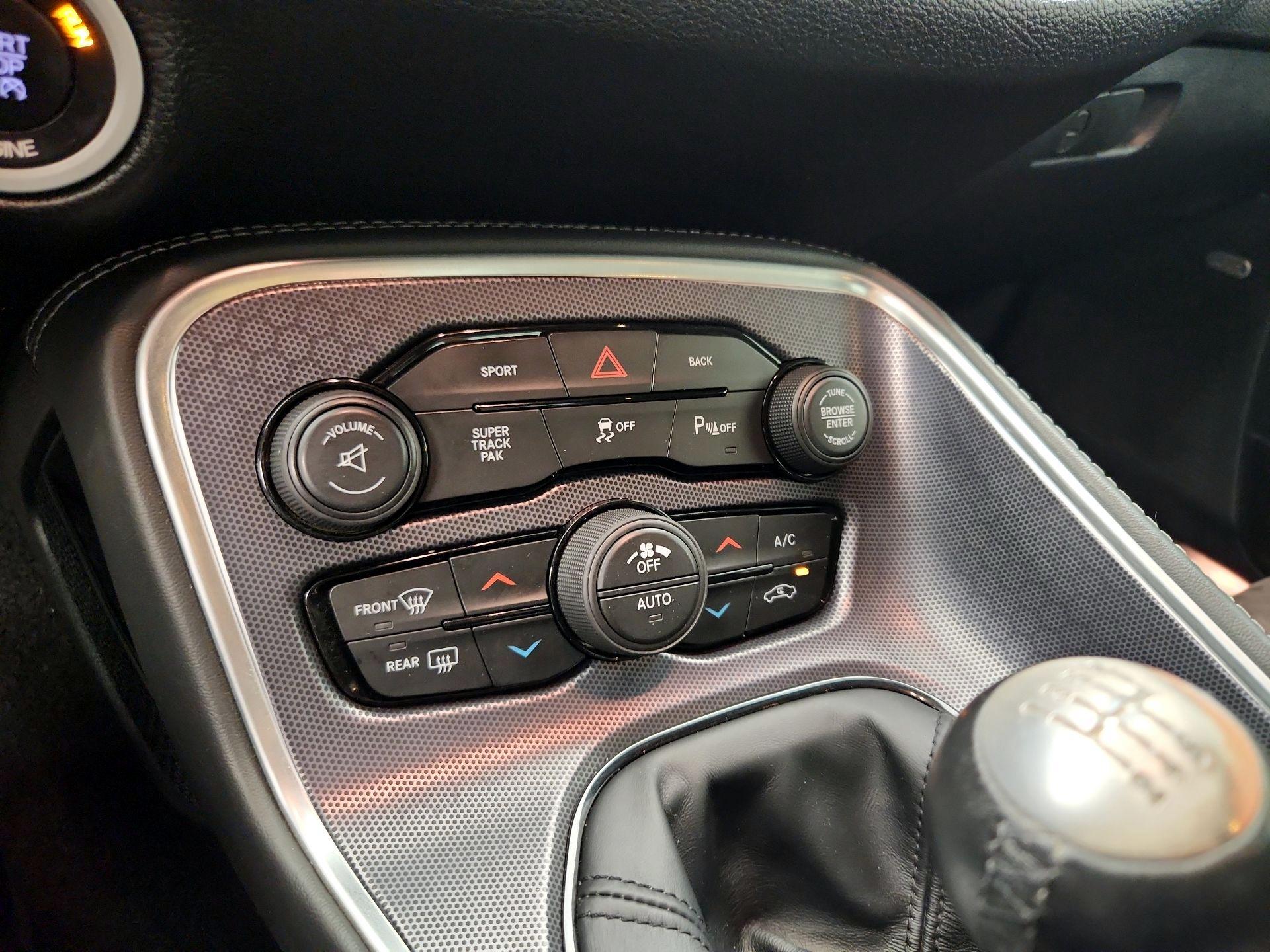 Thumbnail: 2015 Dodge Challenger - 16