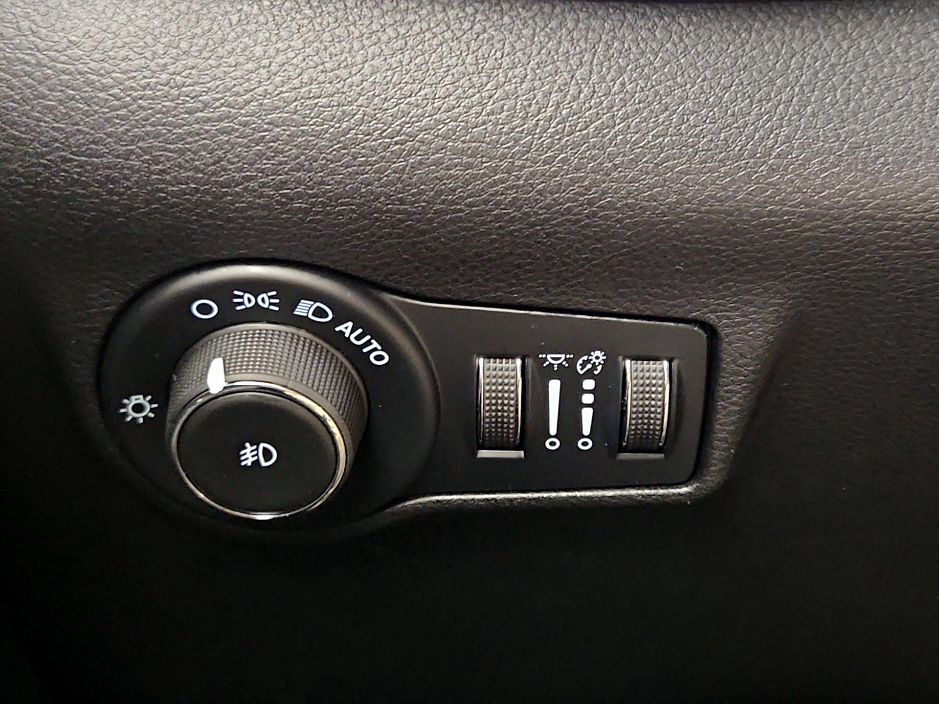 Thumbnail: 2022 Jeep Compass - 13