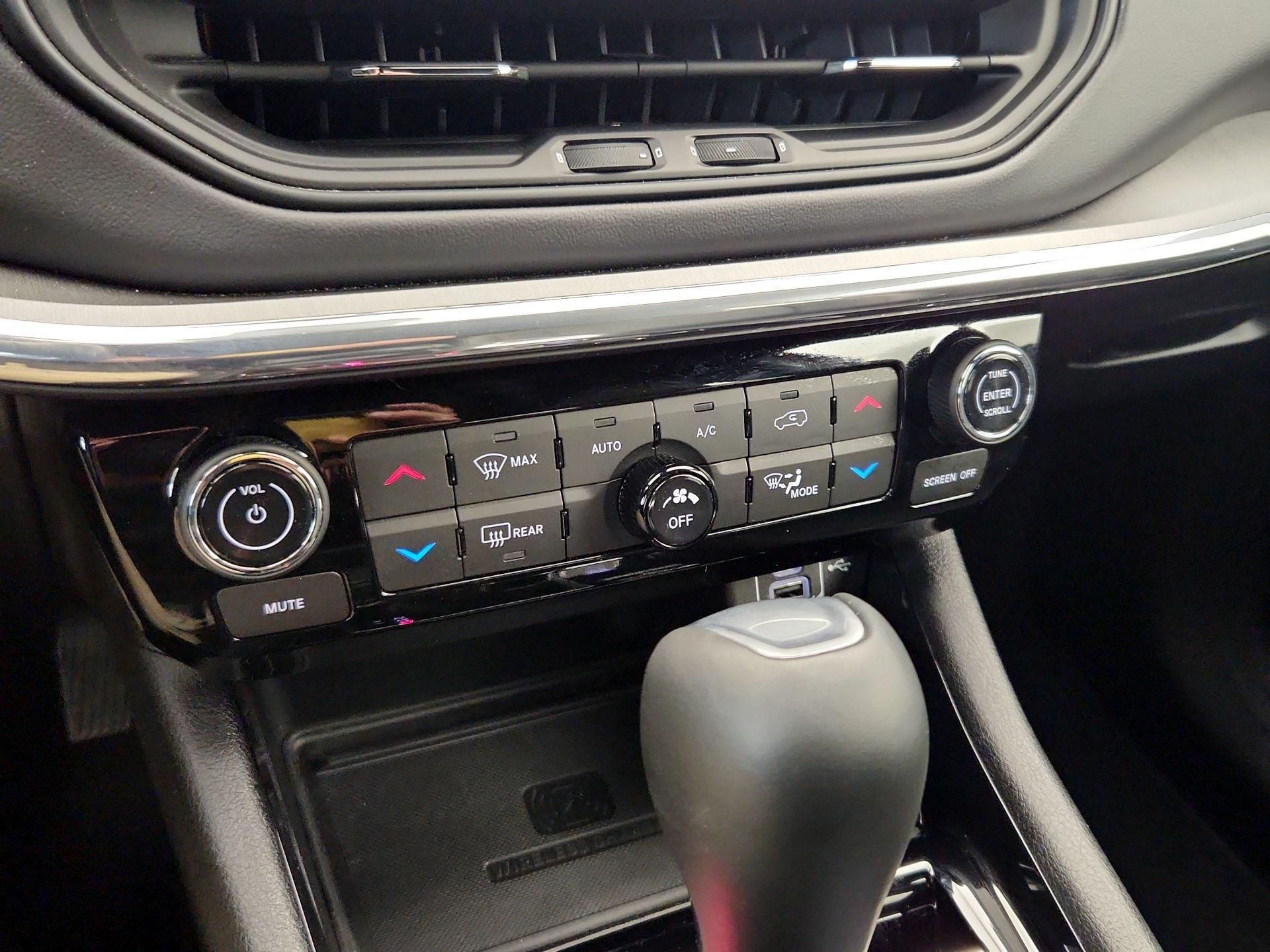 Thumbnail: 2022 Jeep Compass - 17