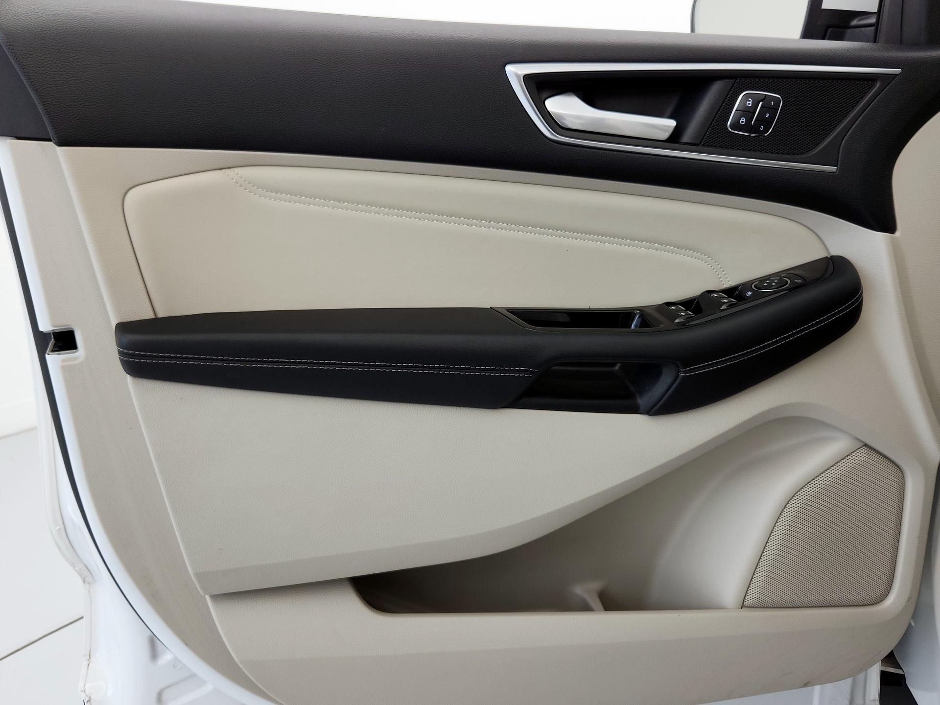 Thumbnail: 2015 Ford Edge - 12