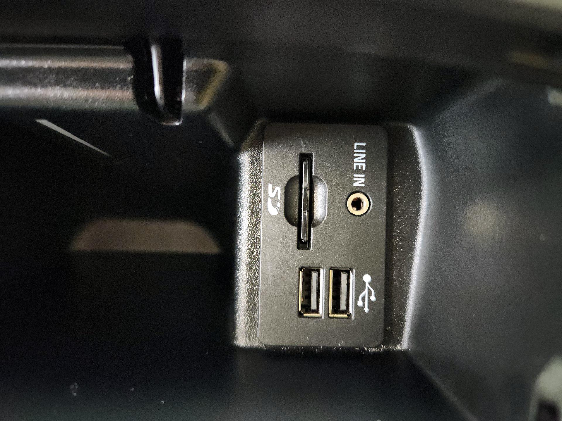 Thumbnail: 2015 Ford Edge - 19