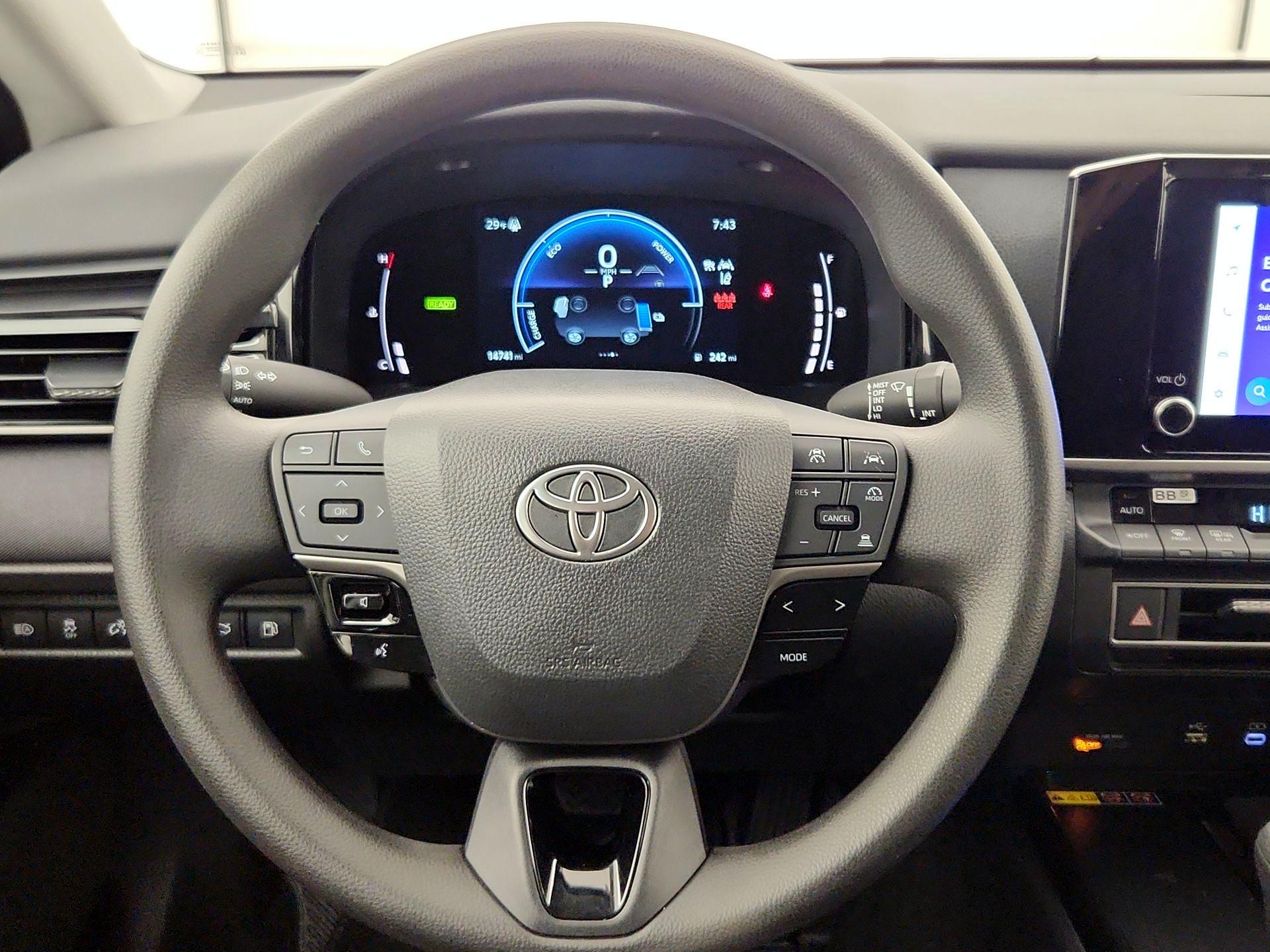 Thumbnail: 2025 Toyota Camry - 10