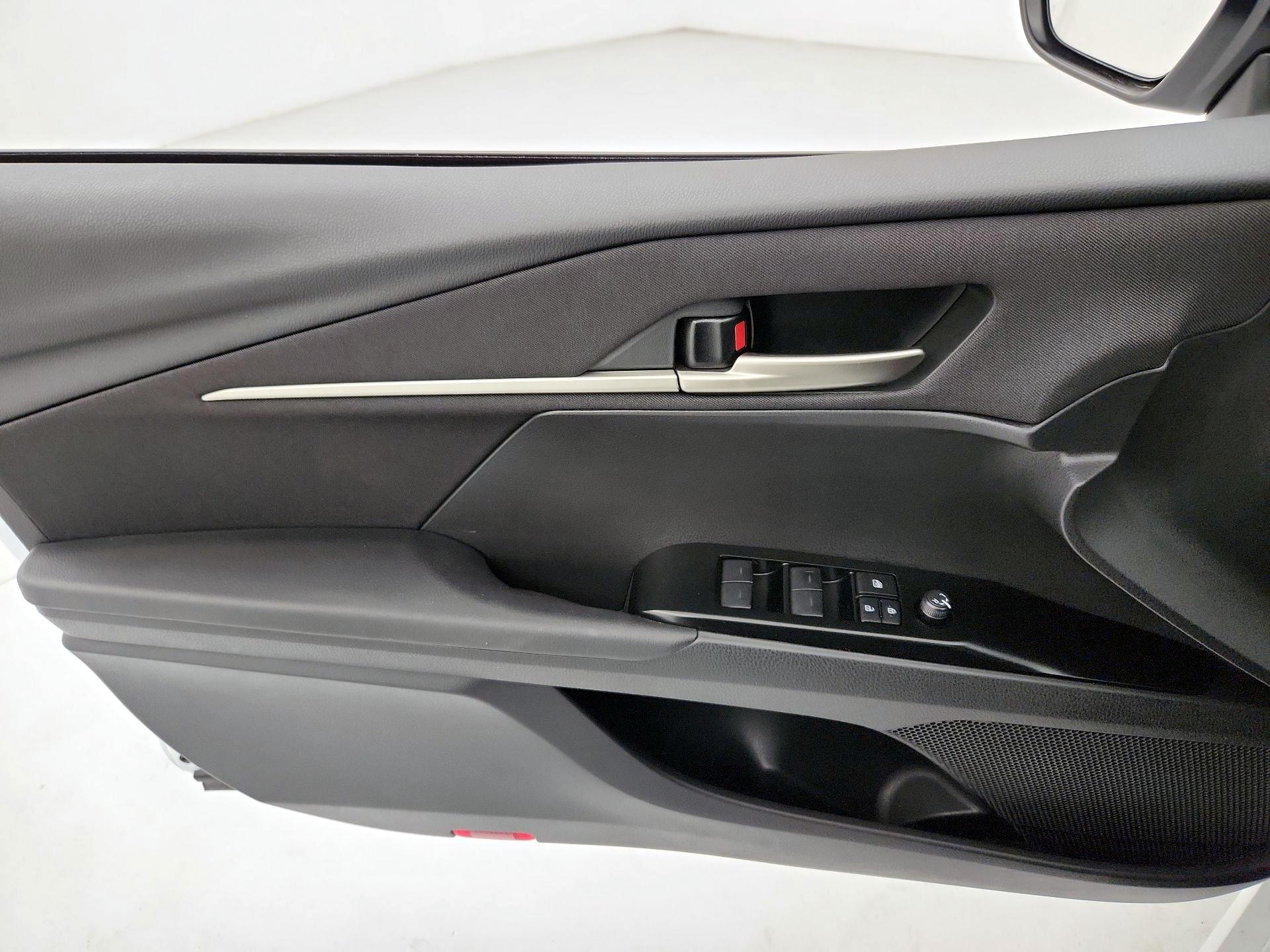 Thumbnail: 2025 Toyota Camry - 12