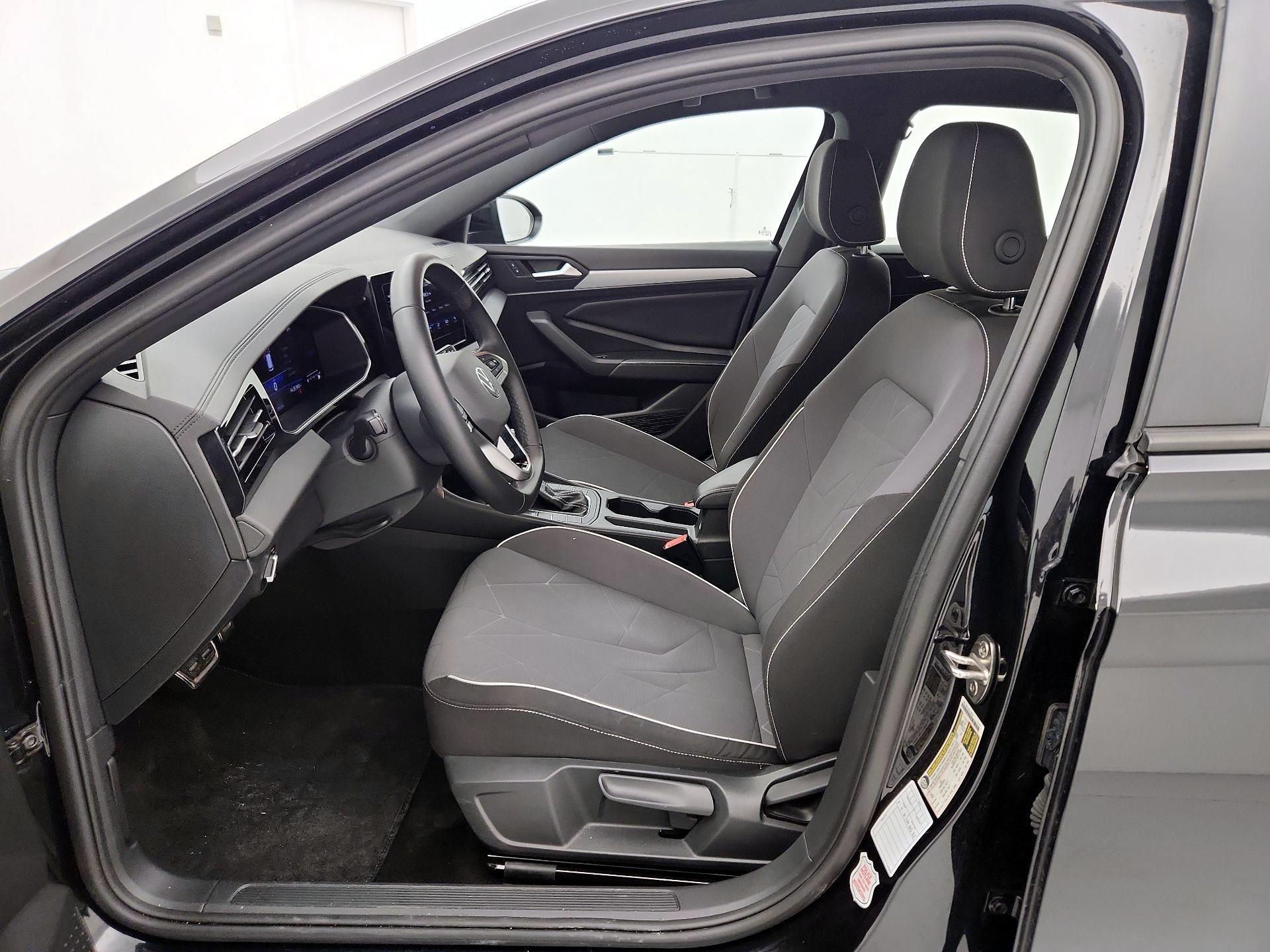 Thumbnail: 2025 Volkswagen Jetta - 11