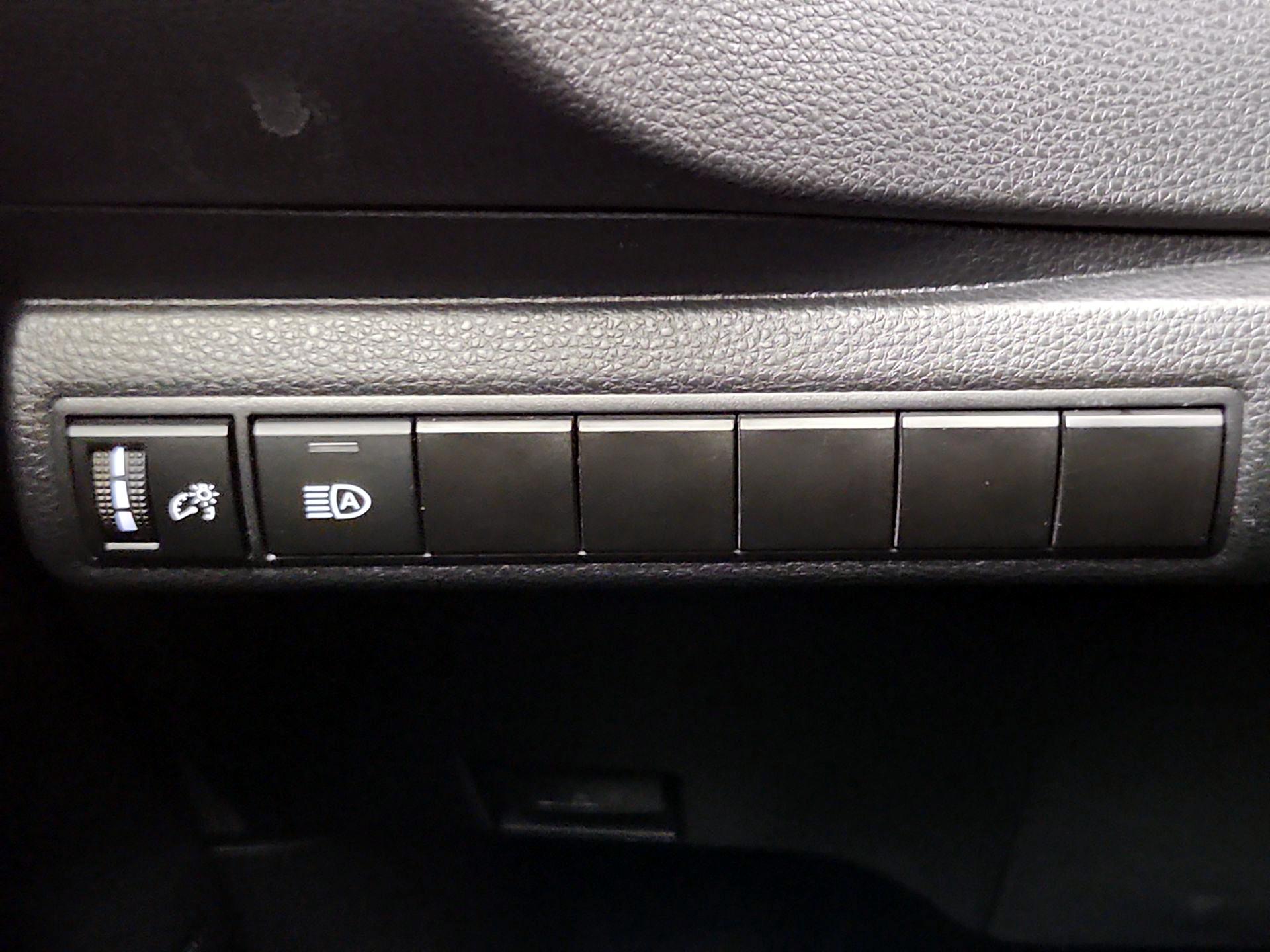 Thumbnail: 2025 Toyota Corolla - 13