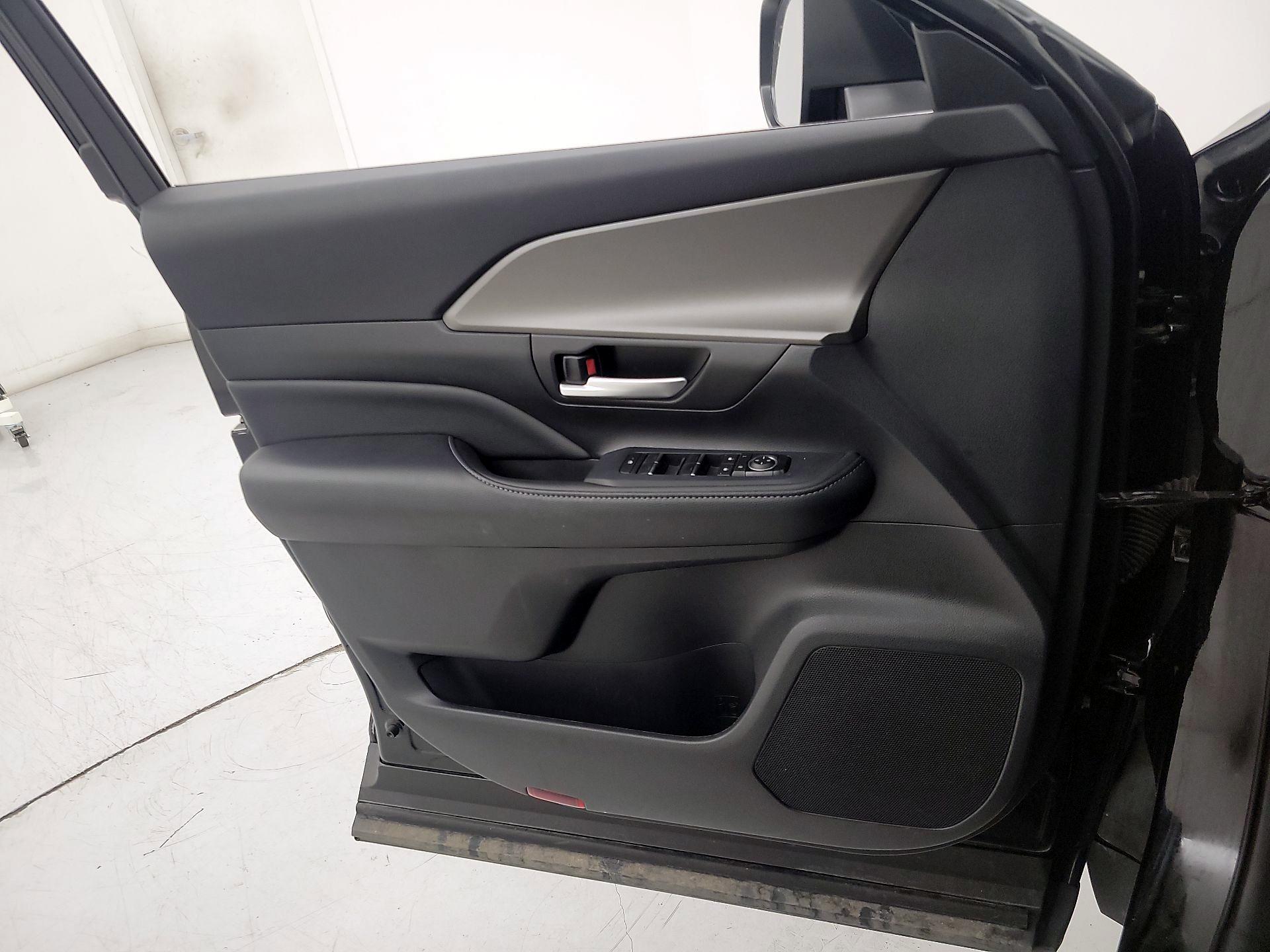 Thumbnail: 2025 Toyota Grand Highlander - 12