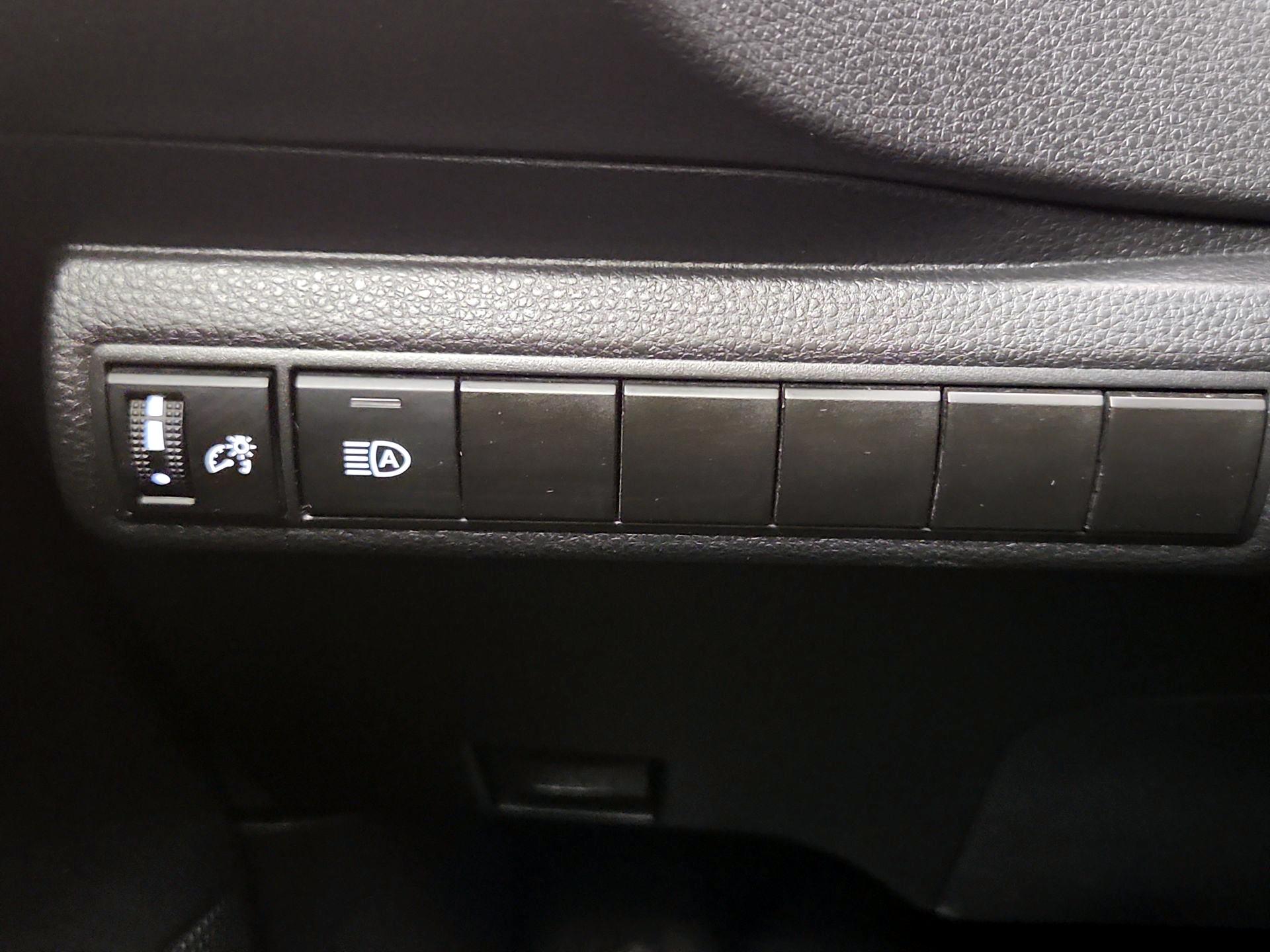 Thumbnail: 2025 Toyota Corolla - 13