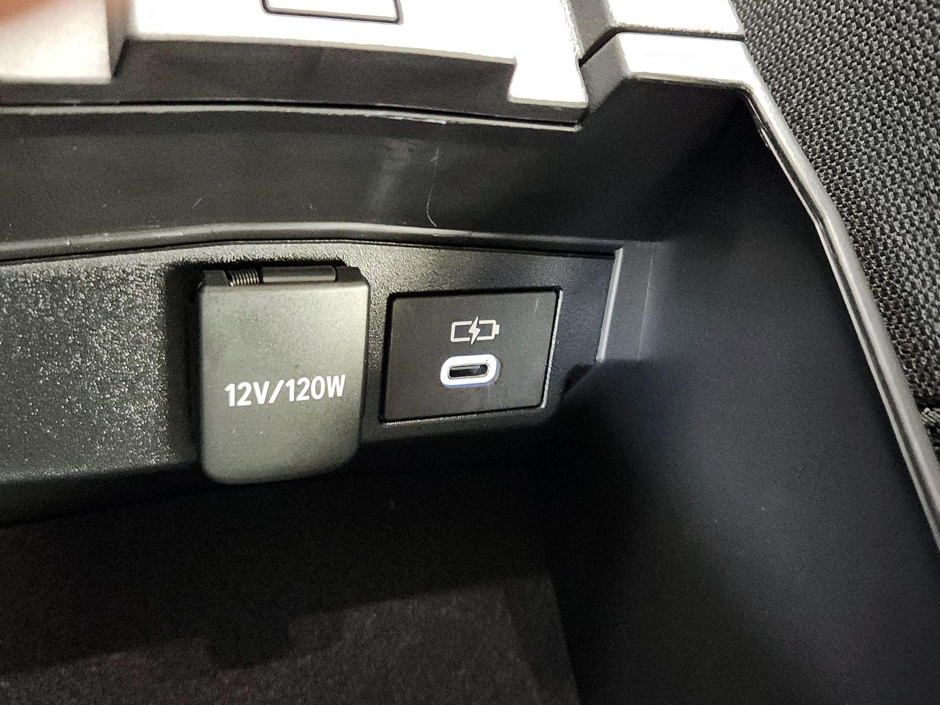 Thumbnail: 2025 Toyota Corolla - 18