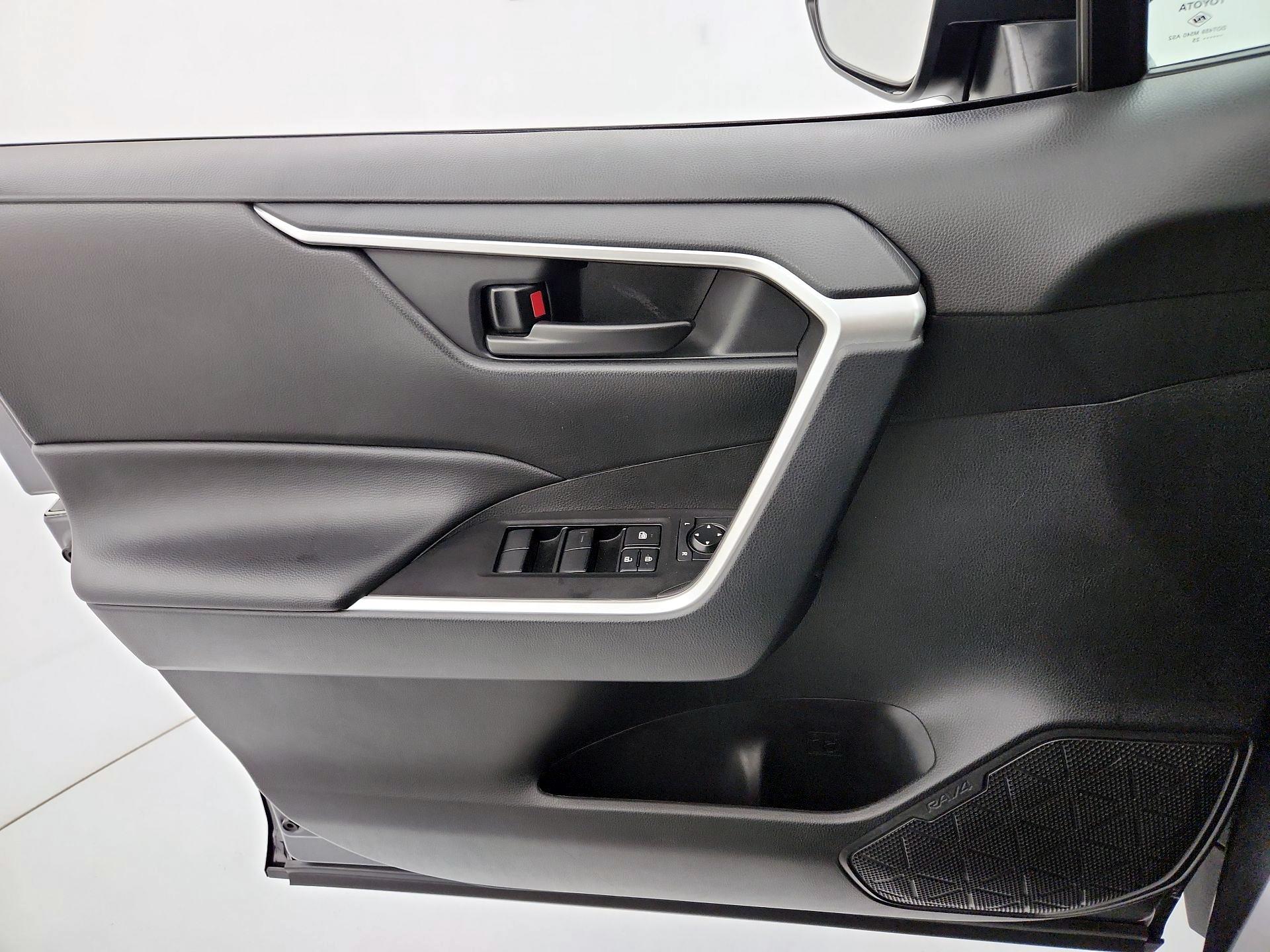 Thumbnail: 2025 Toyota RAV4 - 12