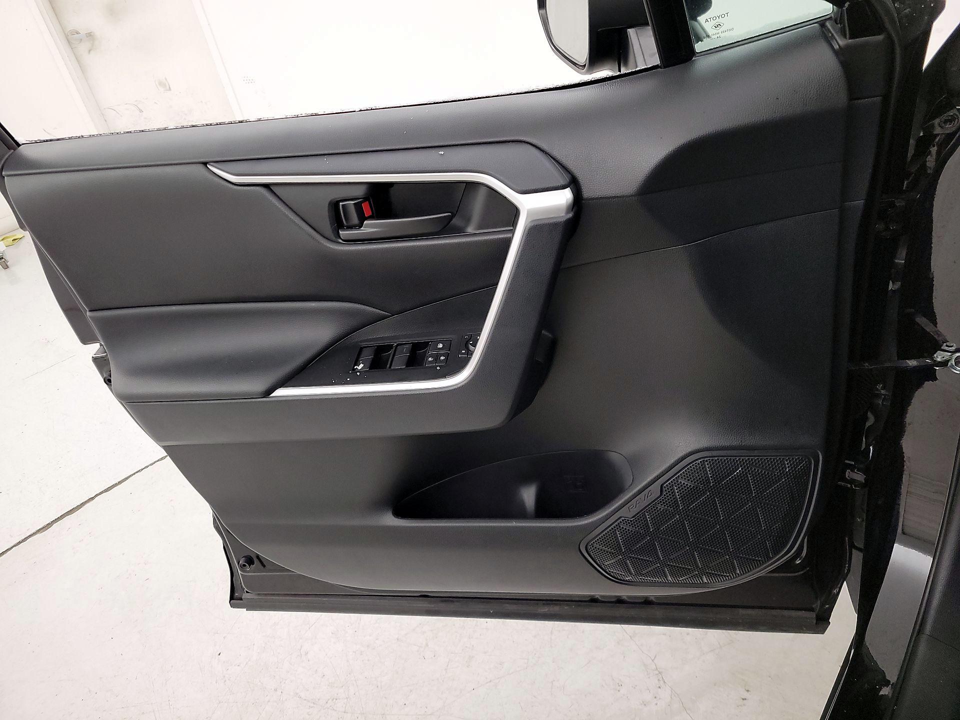 Thumbnail: 2025 Toyota RAV4 - 12