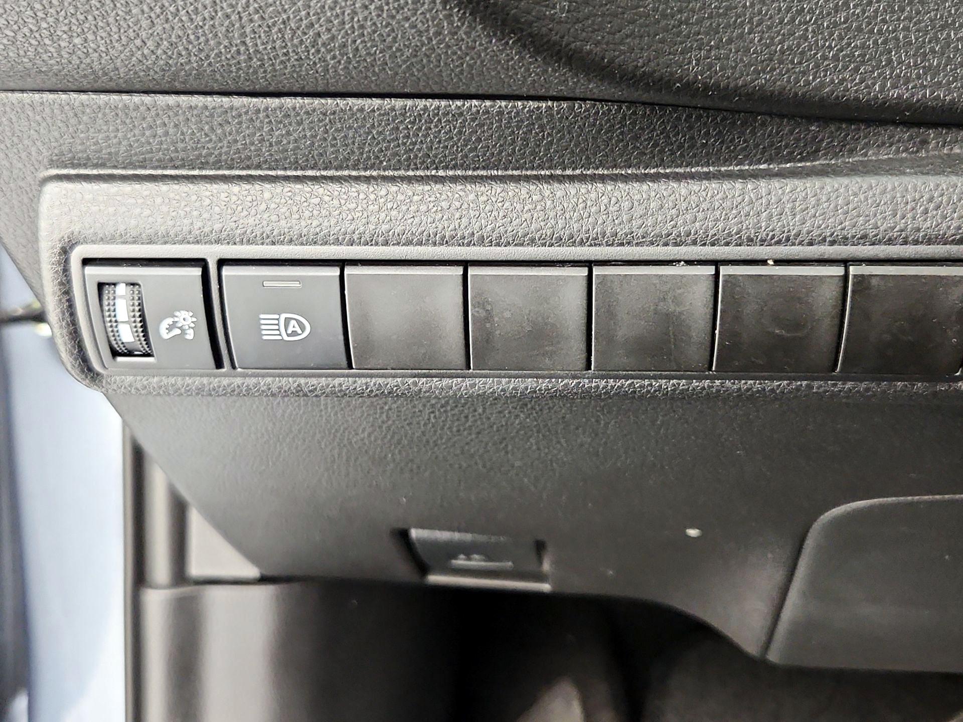 Thumbnail: 2025 Toyota Corolla - 13