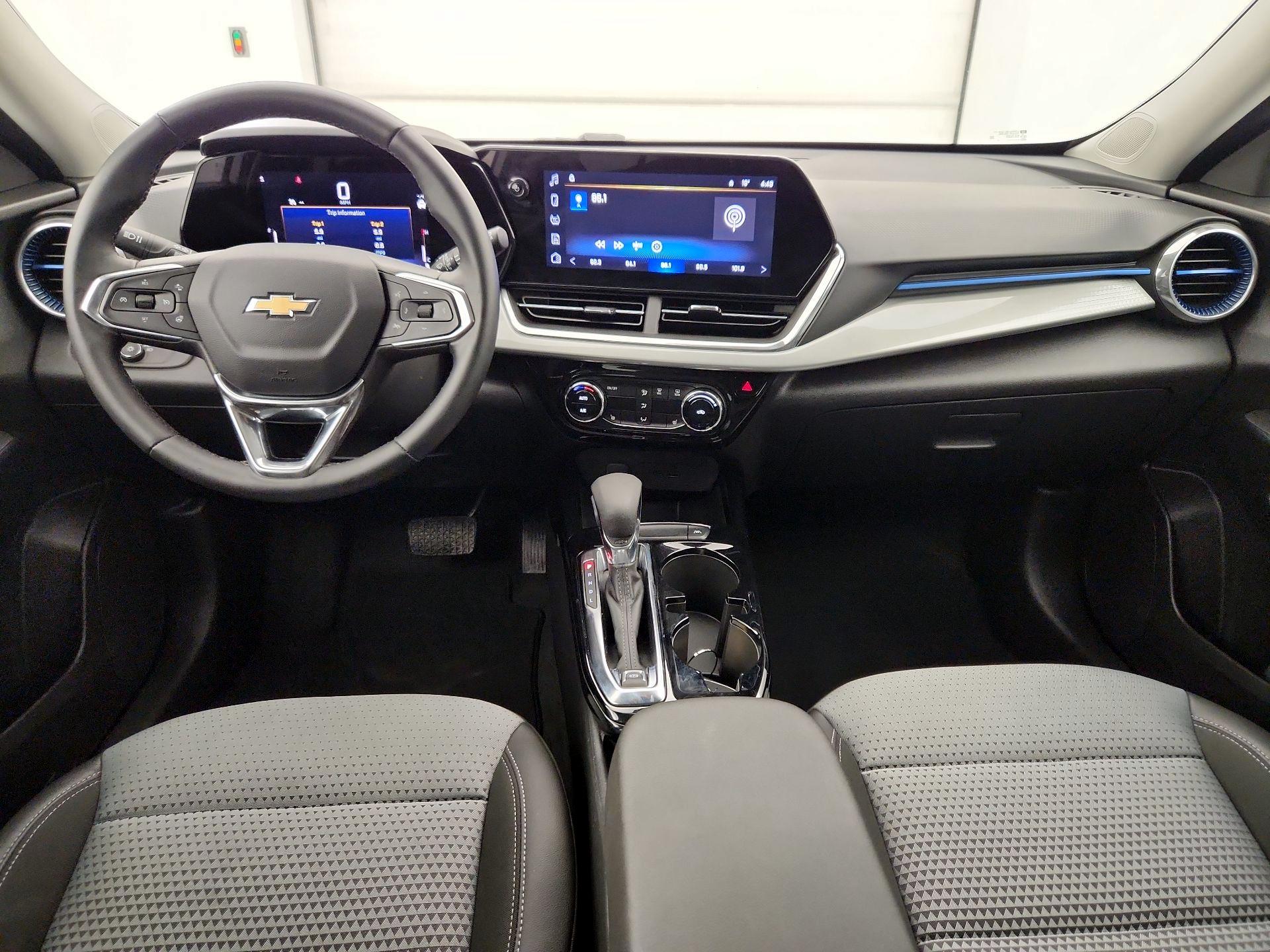 Thumbnail: 2025 Chevrolet Trax - 9