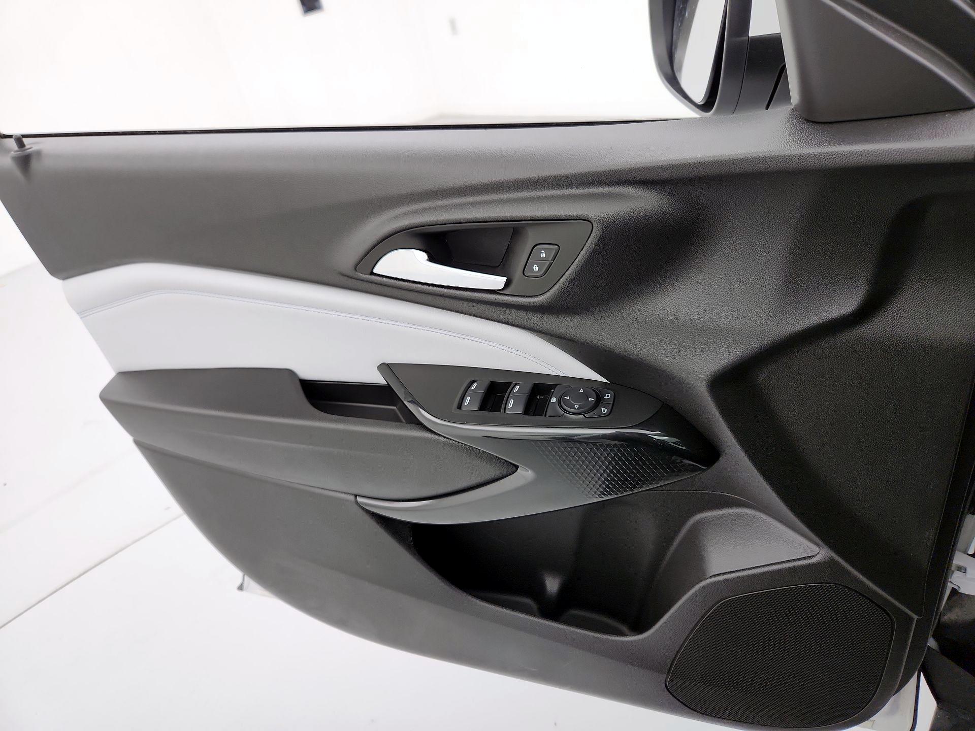 Thumbnail: 2025 Chevrolet Trax - 12