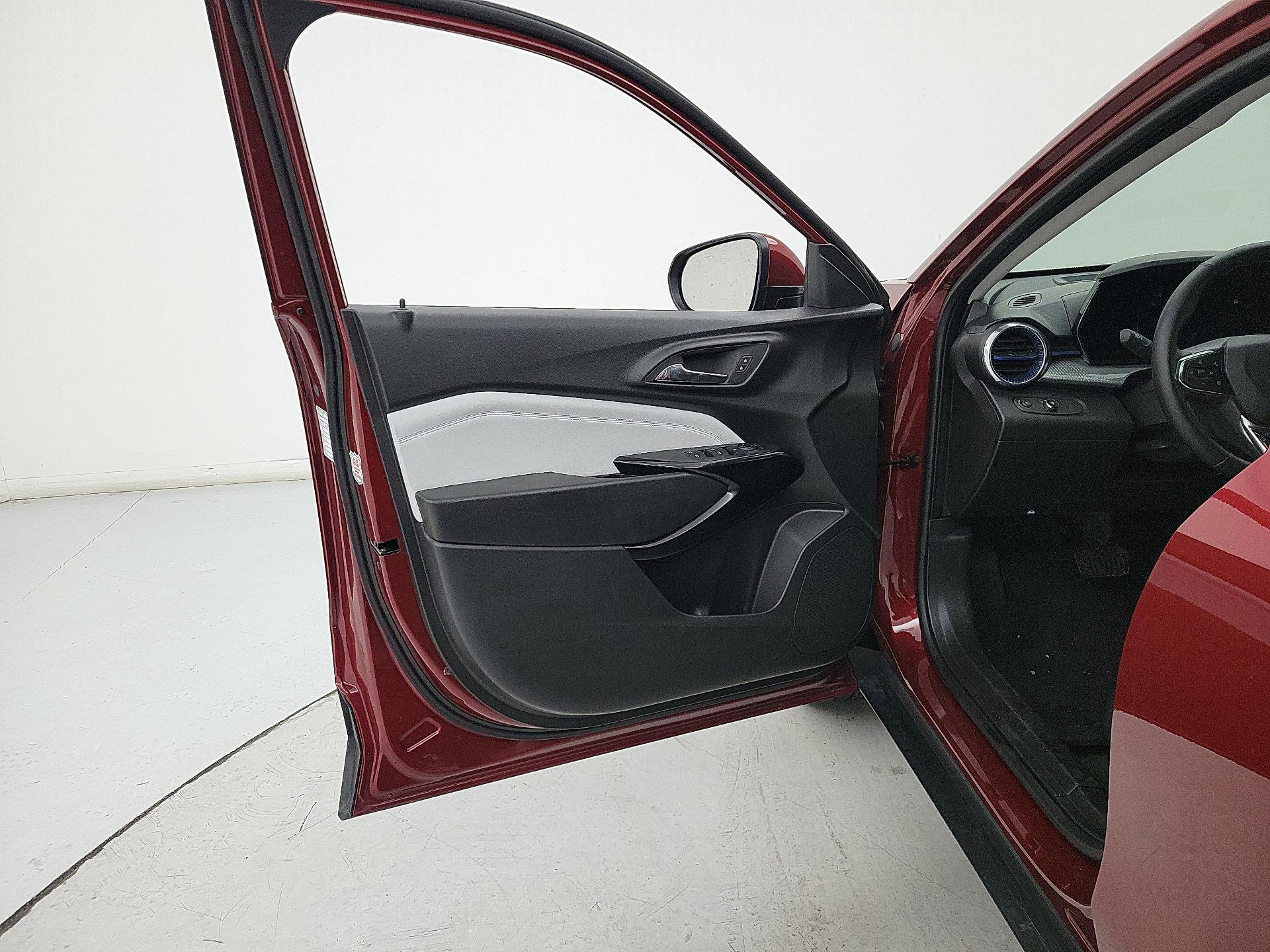 Thumbnail: 2025 Chevrolet Trax - 12