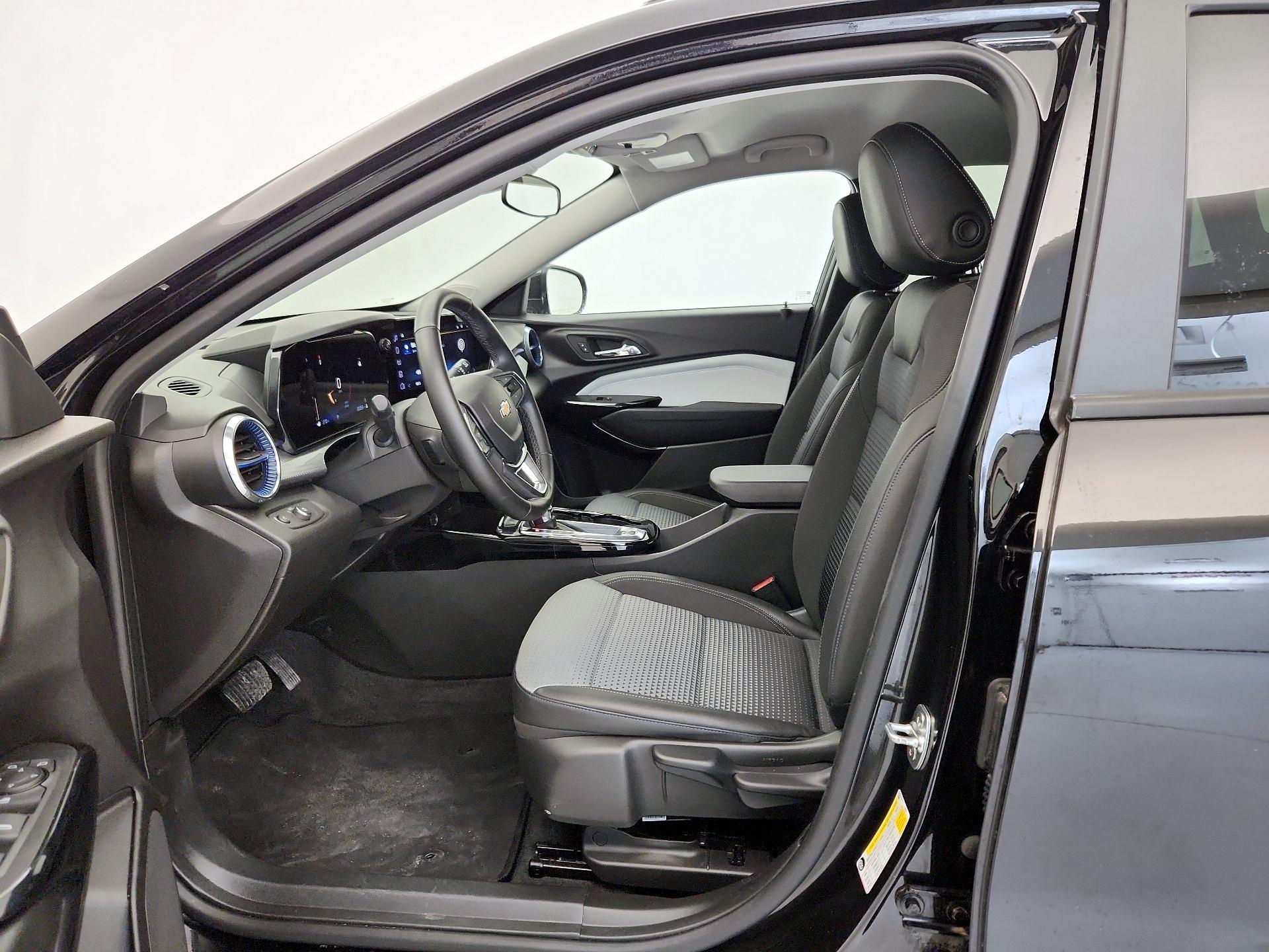 Thumbnail: 2025 Chevrolet Trax - 11